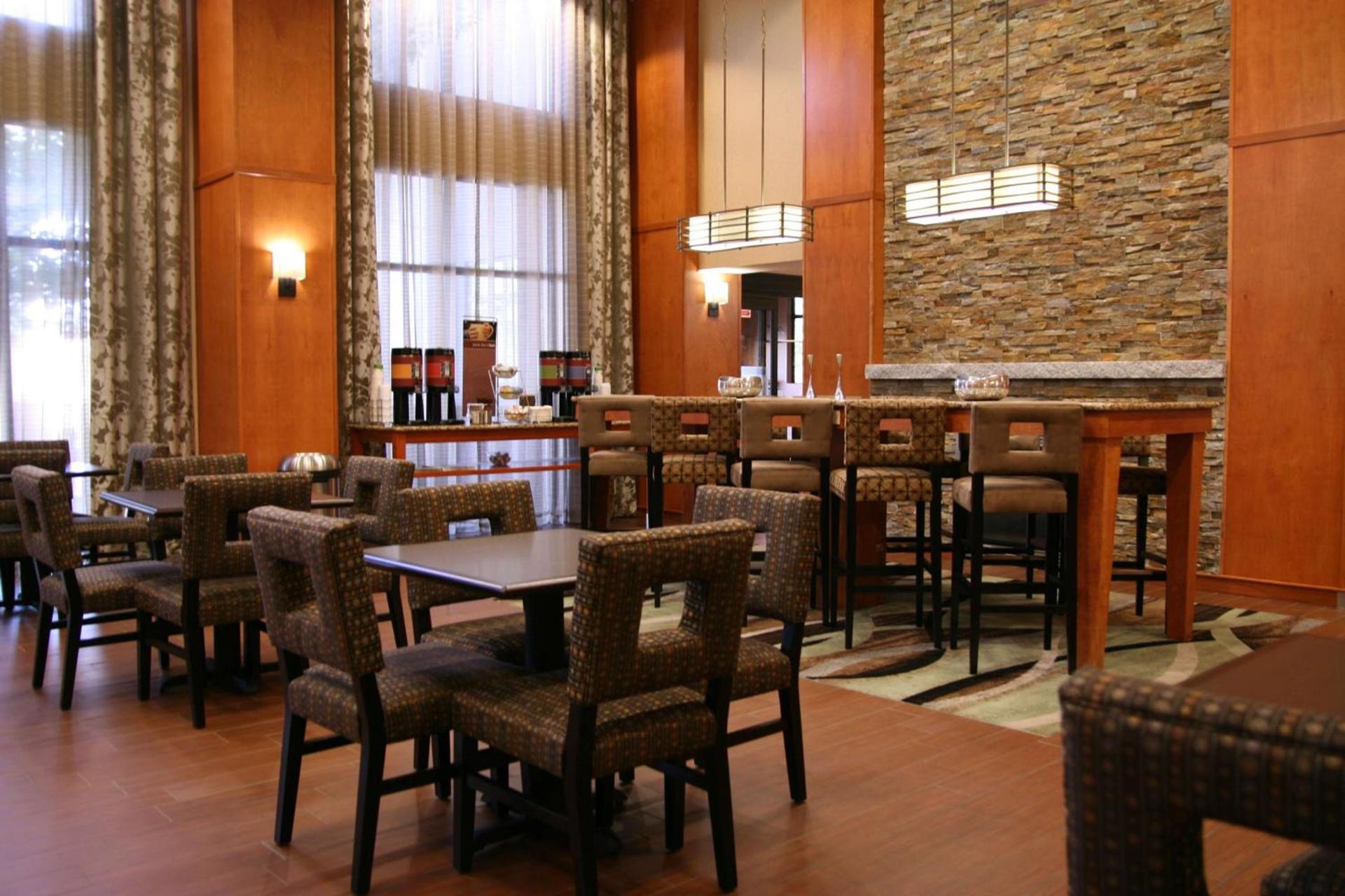 Hampton Inn & Suites by Hilton Manchester Bedford photo 6