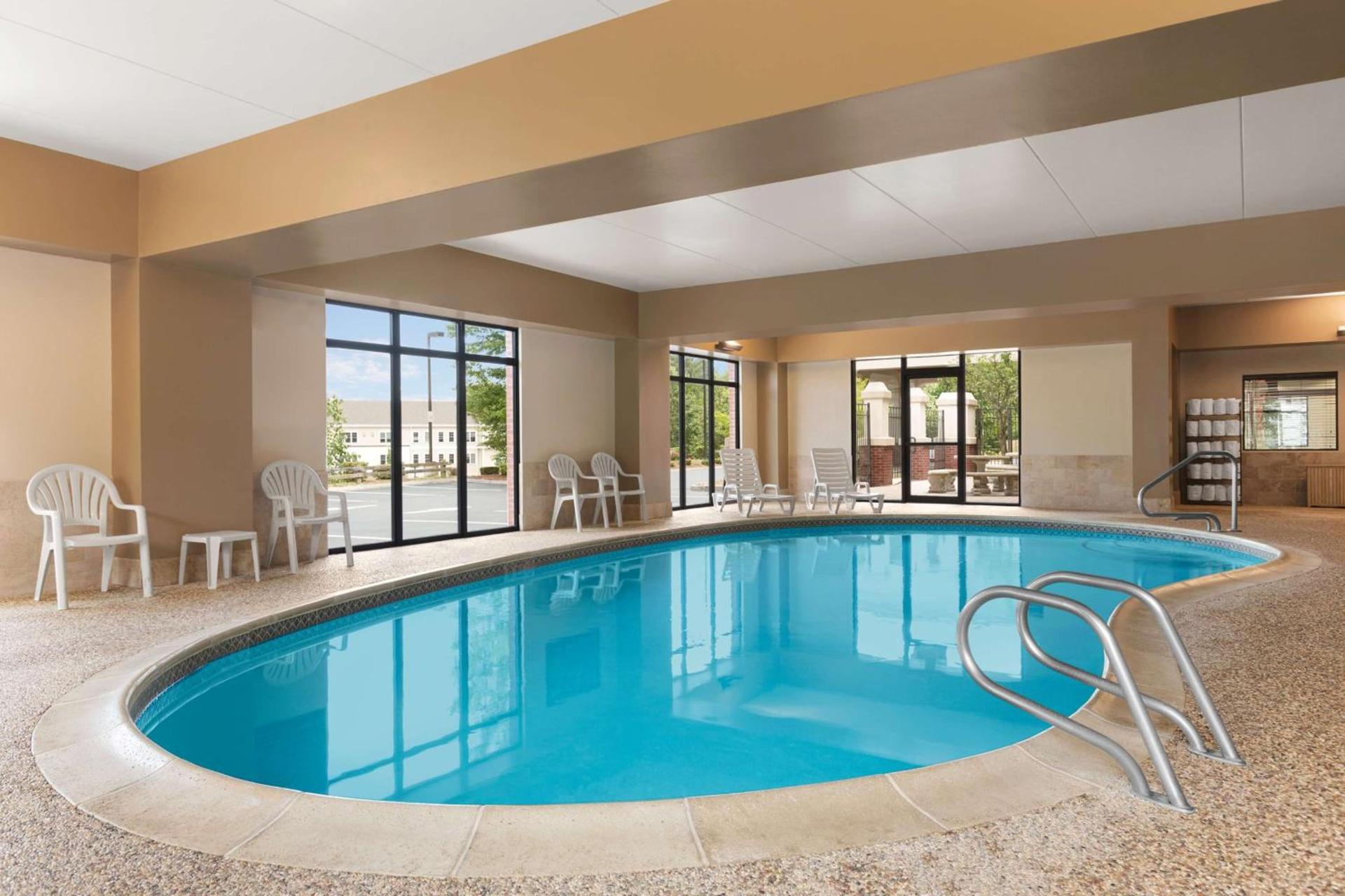 Hampton Inn & Suites by Hilton Manchester Bedford photo 7
