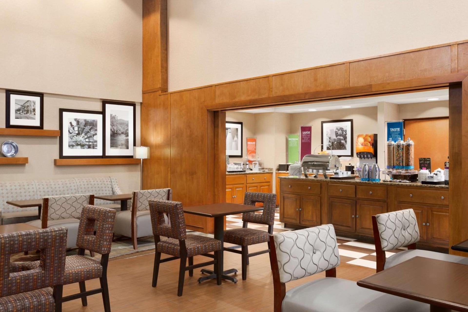 Hampton Inn & Suites by Hilton Manchester Bedford photo 11