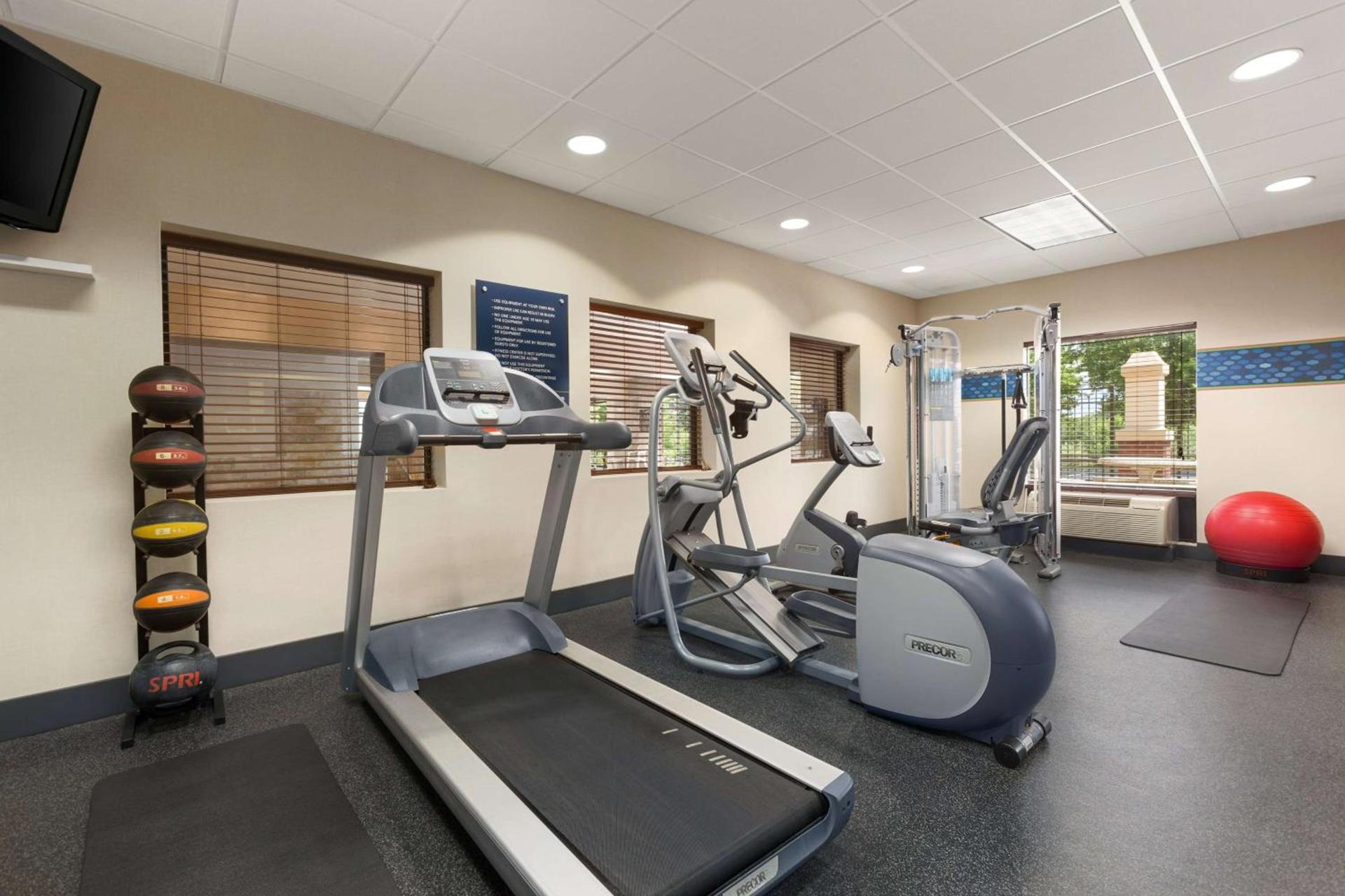Hampton Inn & Suites by Hilton Manchester Bedford photo 14