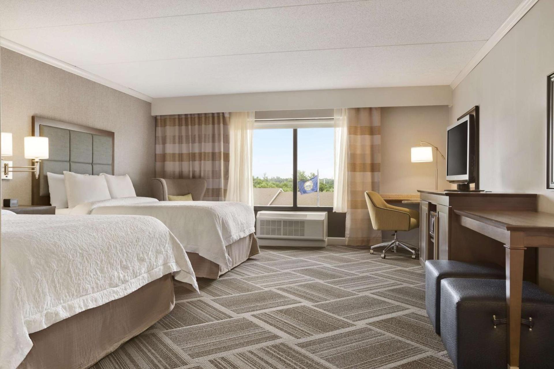 Hampton Inn & Suites by Hilton Manchester Bedford photo 18