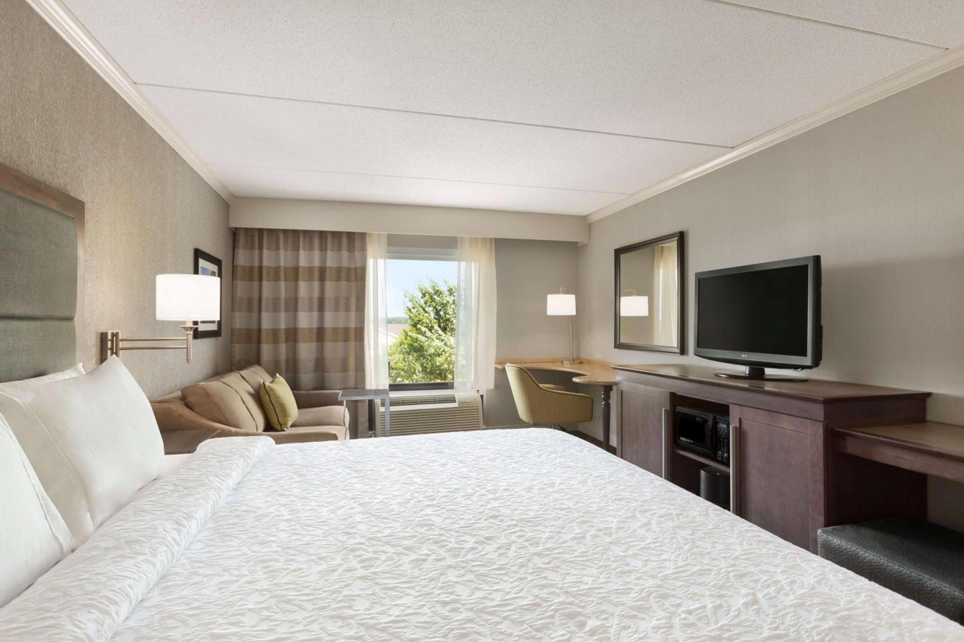 Hampton Inn & Suites by Hilton Manchester Bedford photo 20