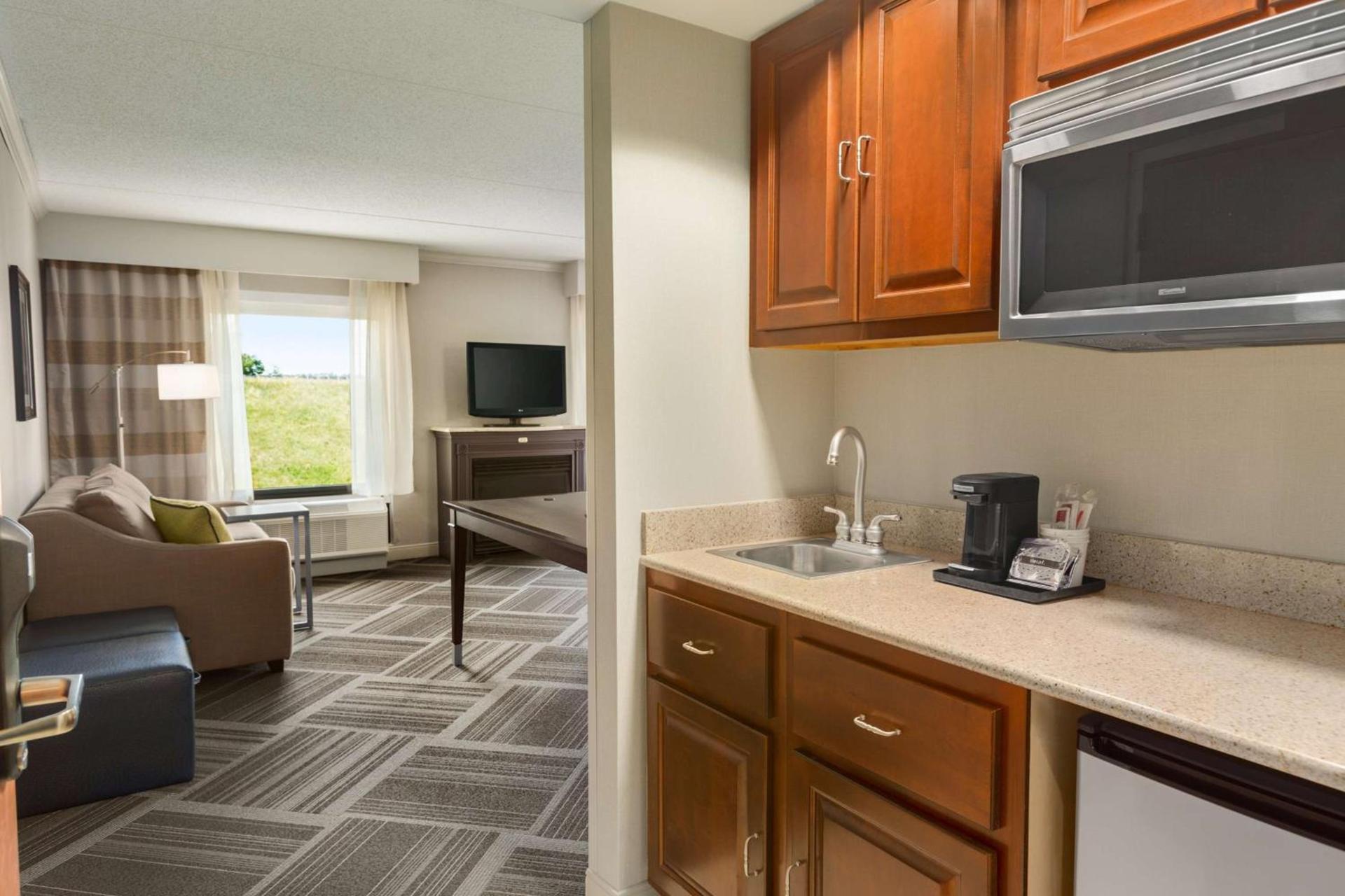 Hampton Inn & Suites by Hilton Manchester Bedford photo 26