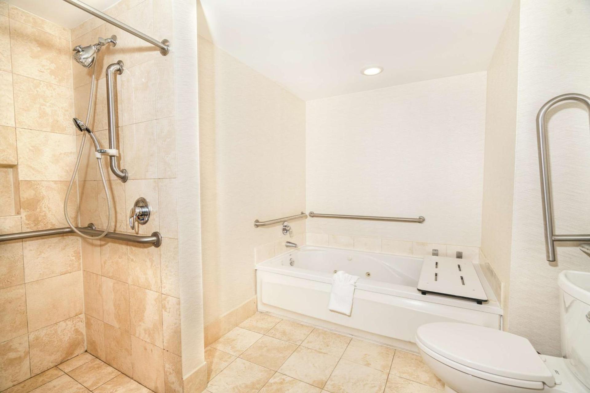 DoubleTree by Hilton Ocean Point Resort - North Miami Beach photo 25