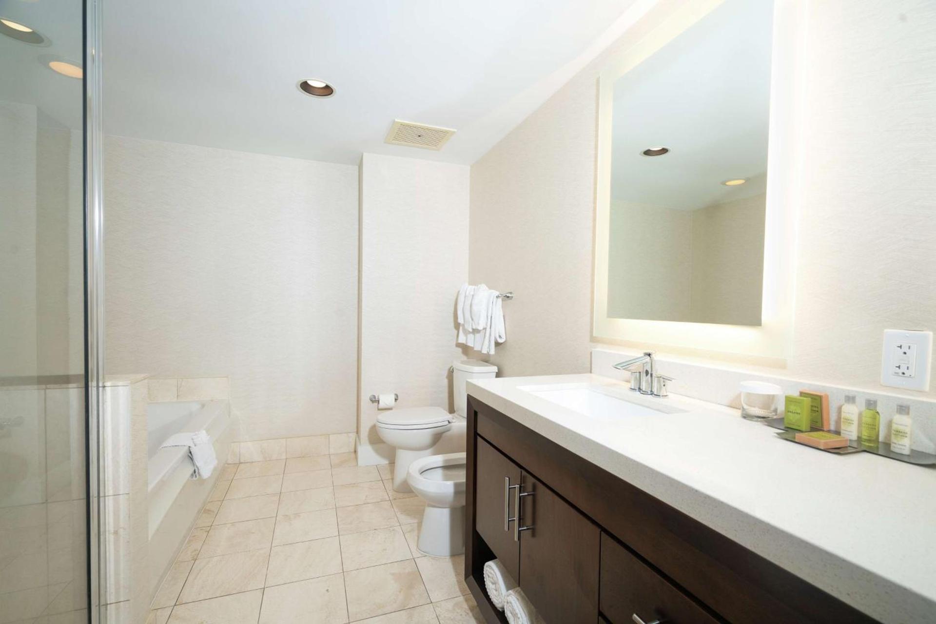 DoubleTree by Hilton Ocean Point Resort - North Miami Beach photo 27