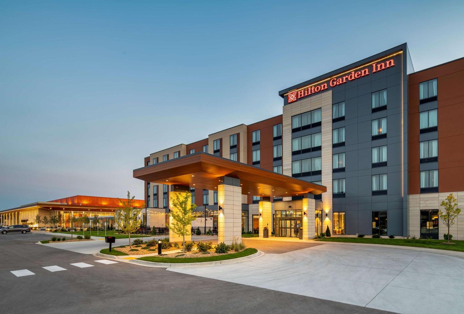 Hilton Garden Inn Milwaukee Brookfield Conference Center — hotel in Brookfield