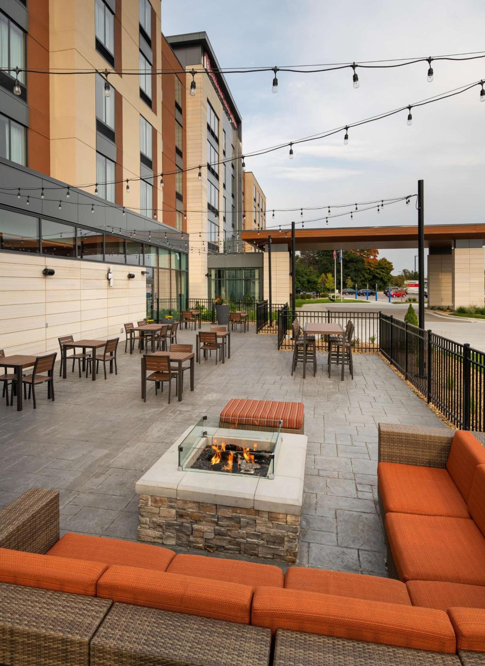 Hilton Garden Inn Milwaukee Brookfield Conference Center photo 3