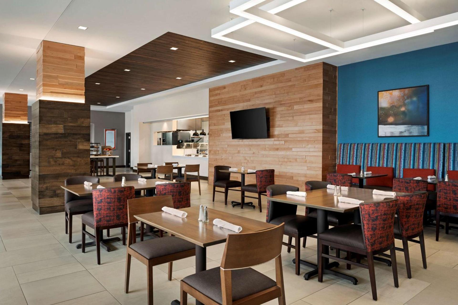 Hilton Garden Inn Milwaukee Brookfield Conference Center photo 13