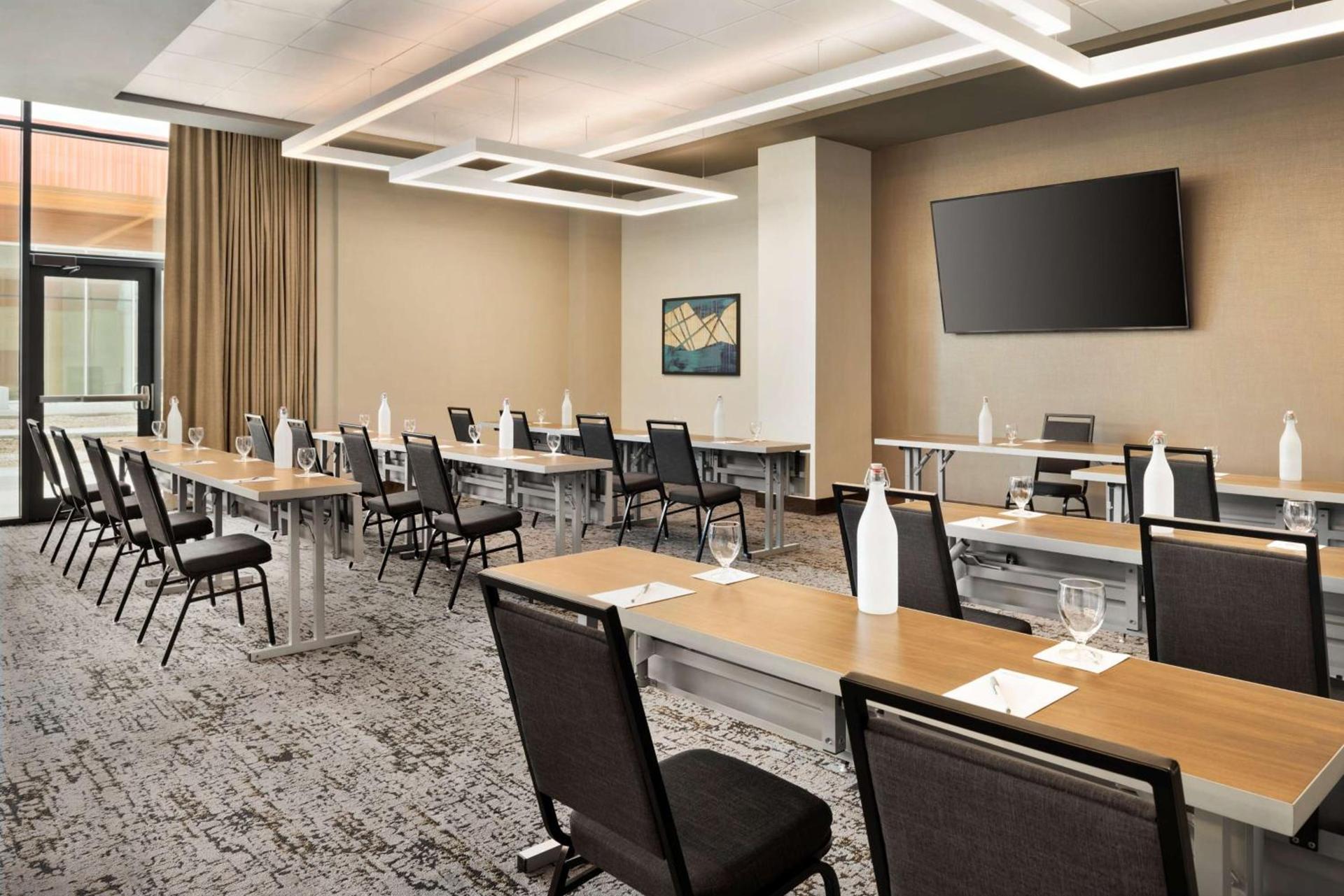 Hilton Garden Inn Milwaukee Brookfield Conference Center photo 33