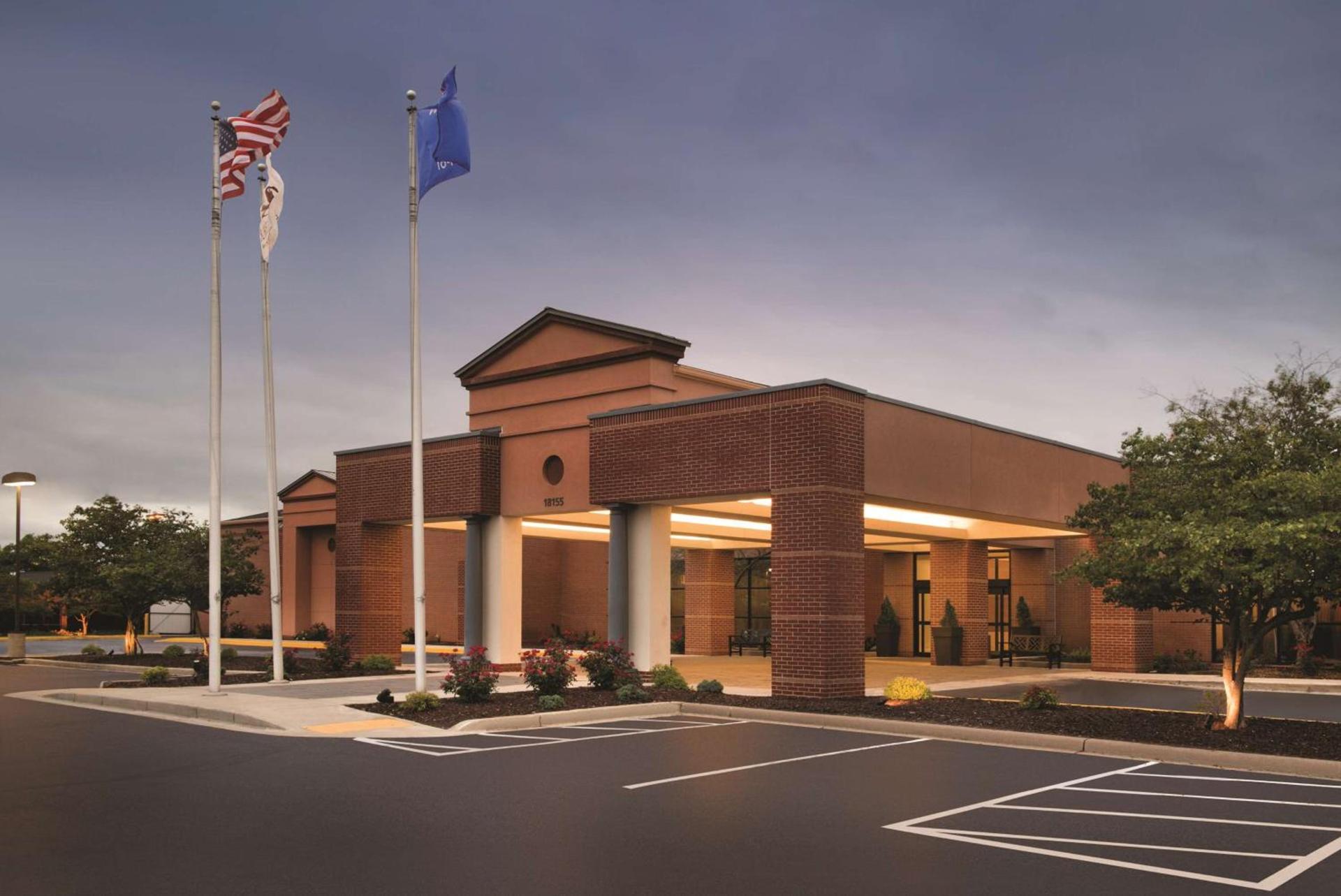 DoubleTree by Hilton Milwaukee/Brookfield photo 3