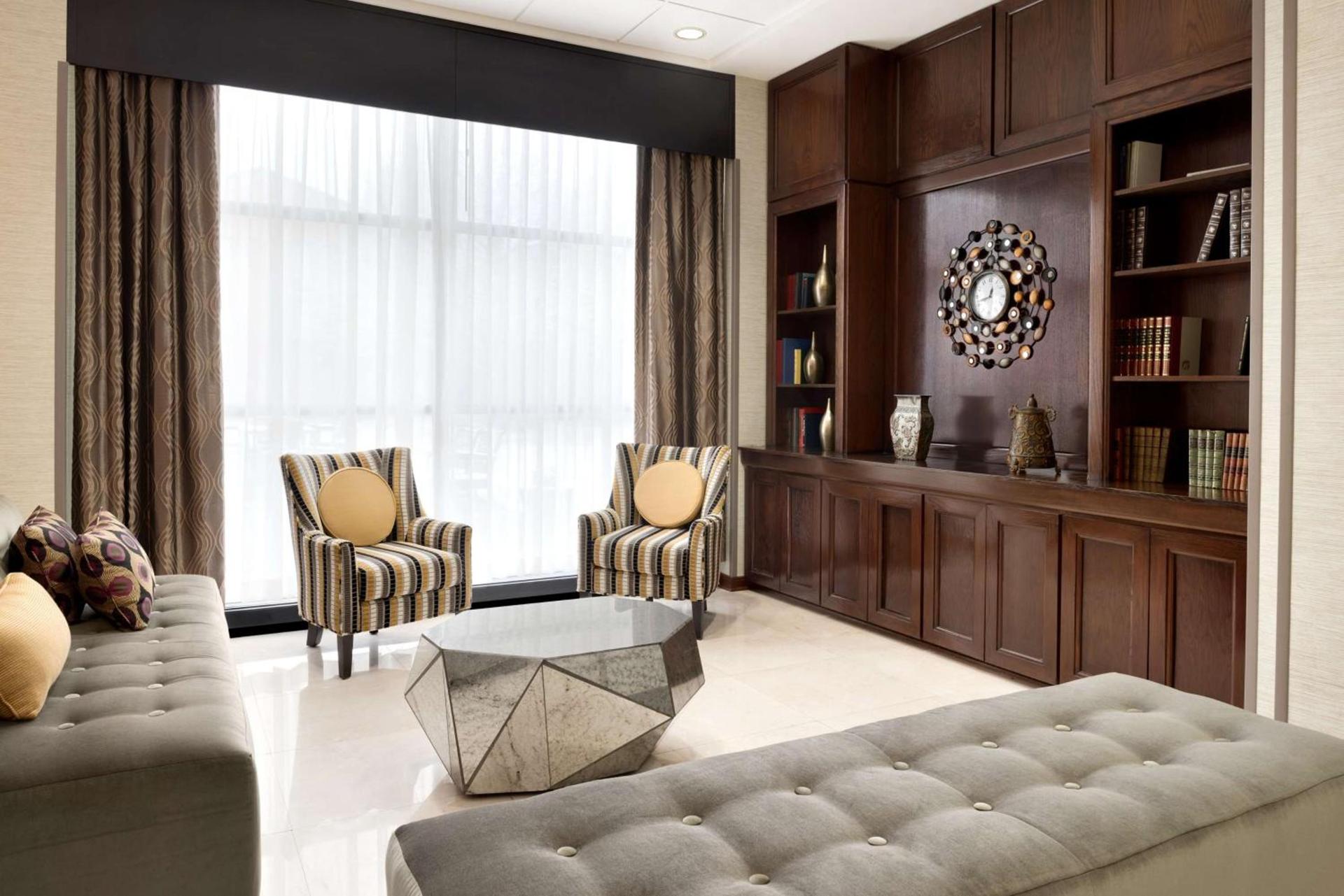 DoubleTree by Hilton Milwaukee/Brookfield photo 5