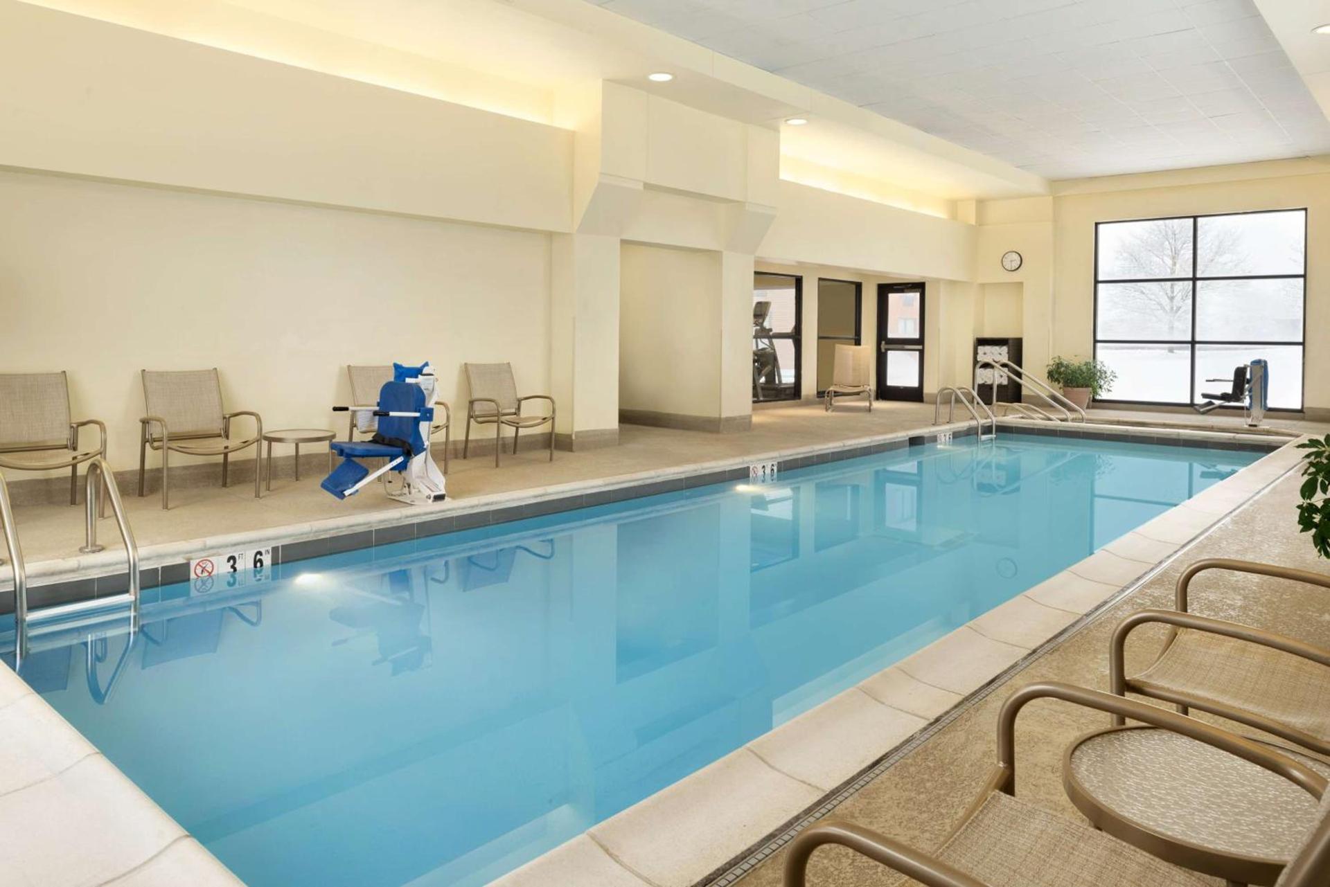 DoubleTree by Hilton Milwaukee/Brookfield photo 7