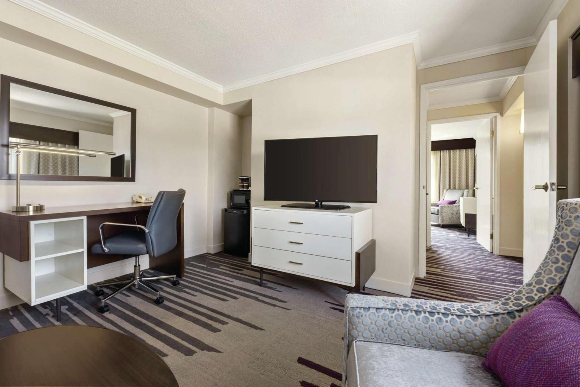 DoubleTree by Hilton Milwaukee/Brookfield photo 17