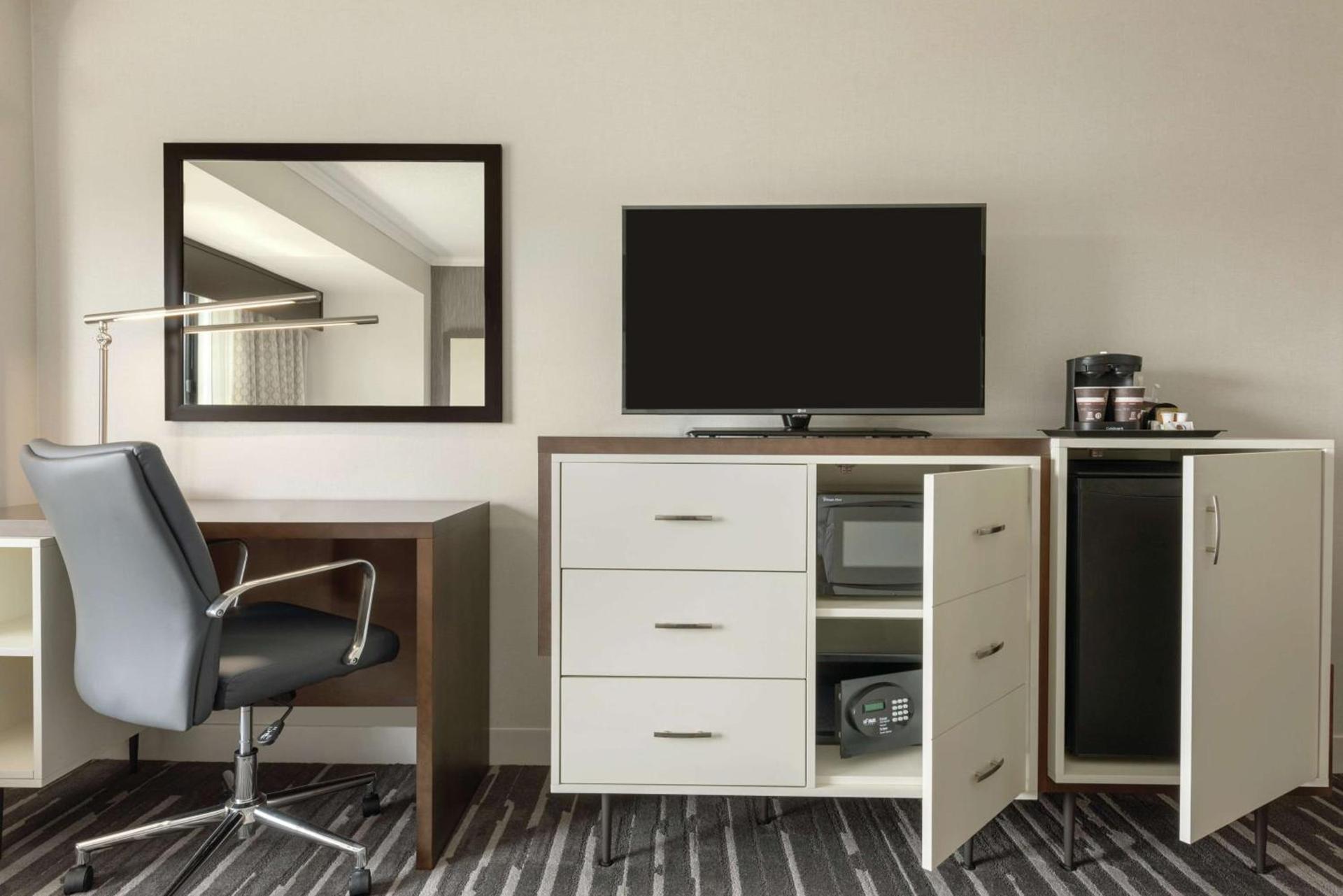 DoubleTree by Hilton Milwaukee/Brookfield photo 22