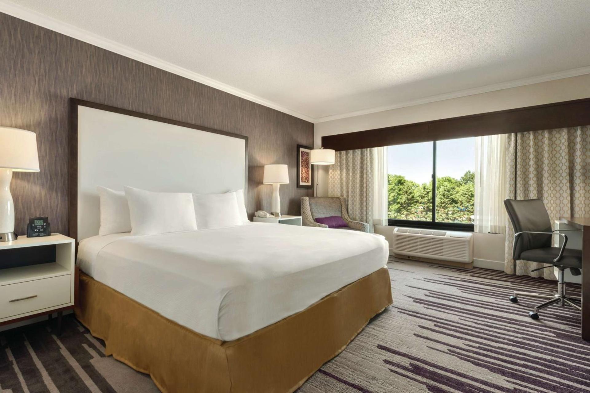 DoubleTree by Hilton Milwaukee/Brookfield photo 21