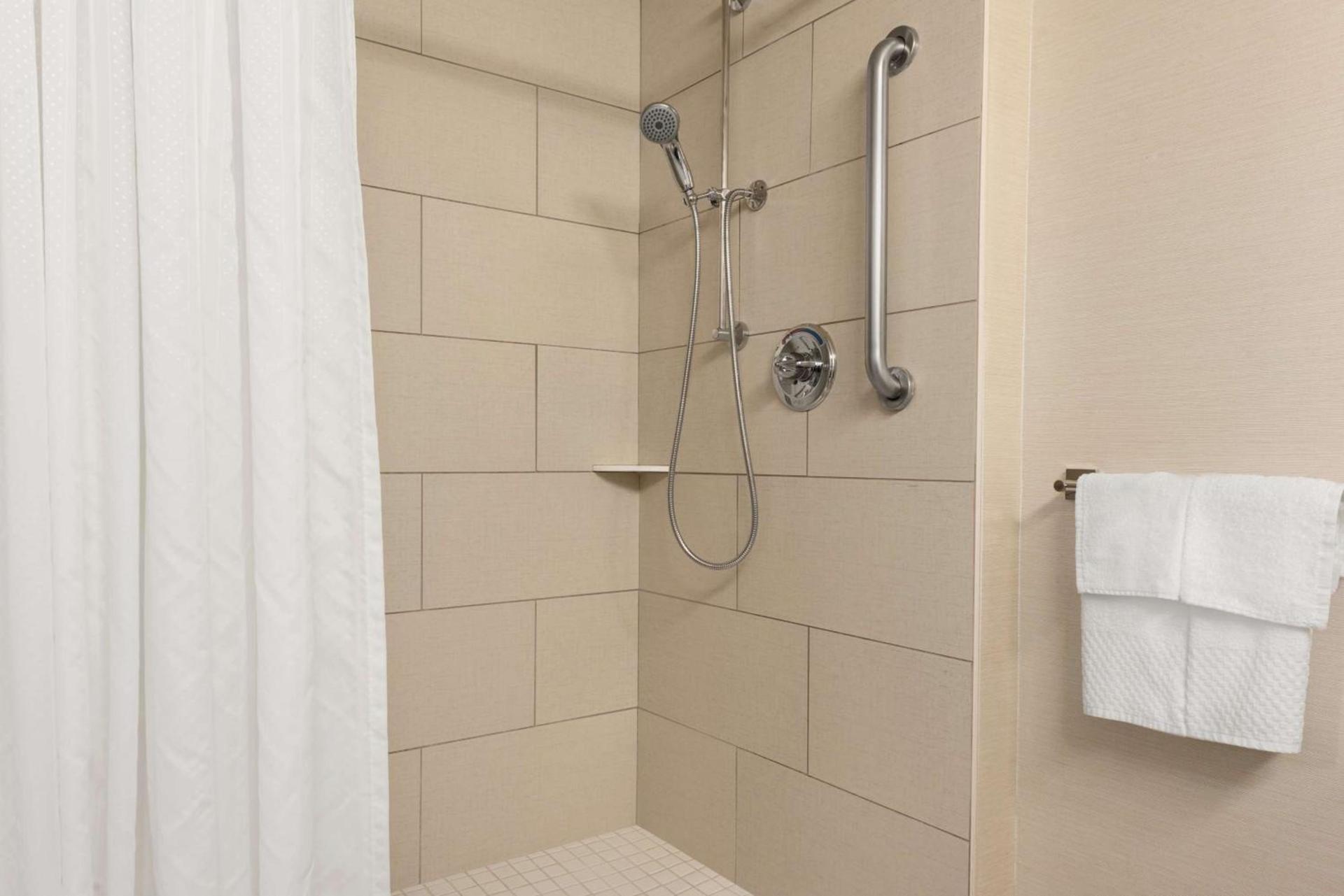 DoubleTree by Hilton Milwaukee/Brookfield photo 24