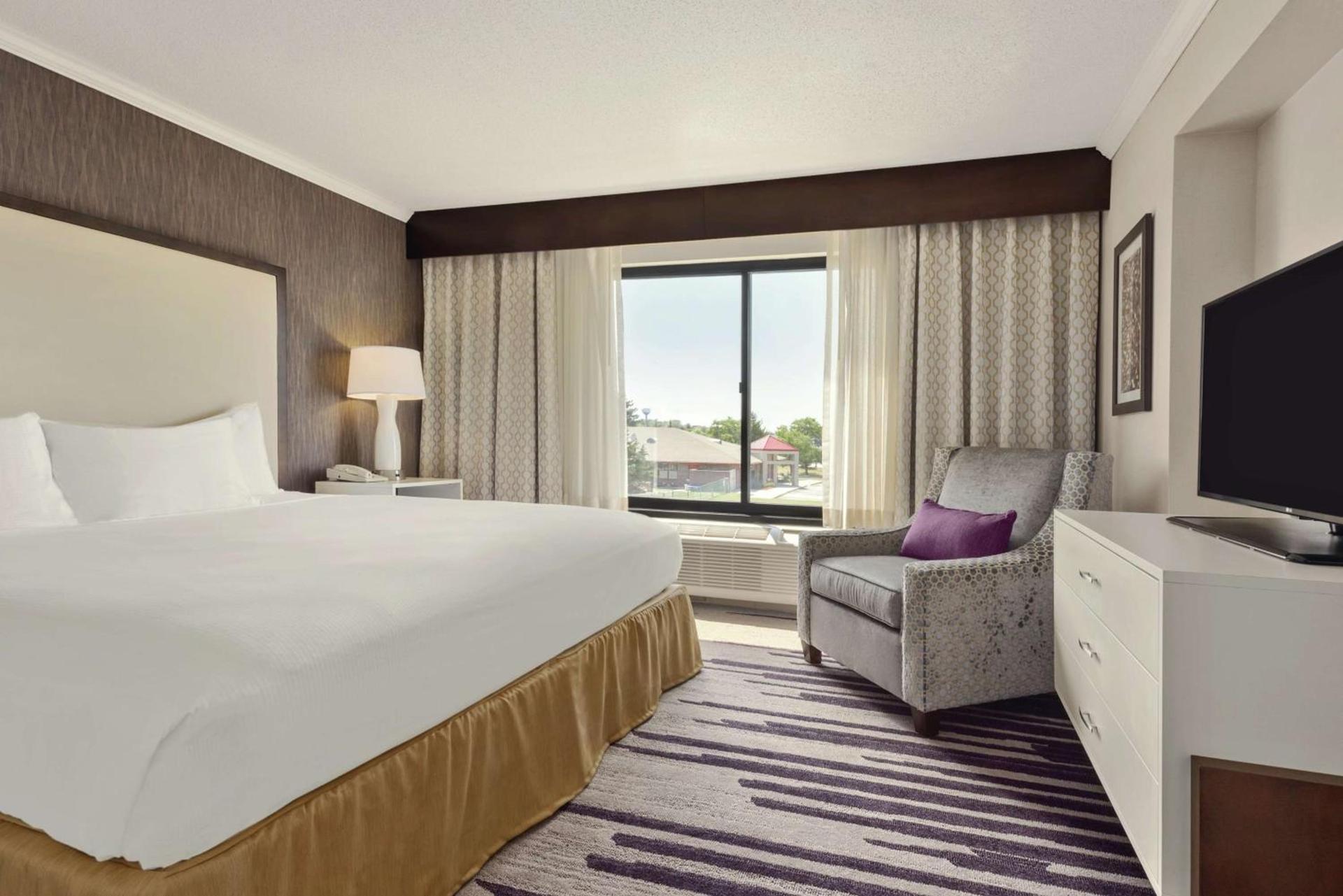 DoubleTree by Hilton Milwaukee/Brookfield photo 25