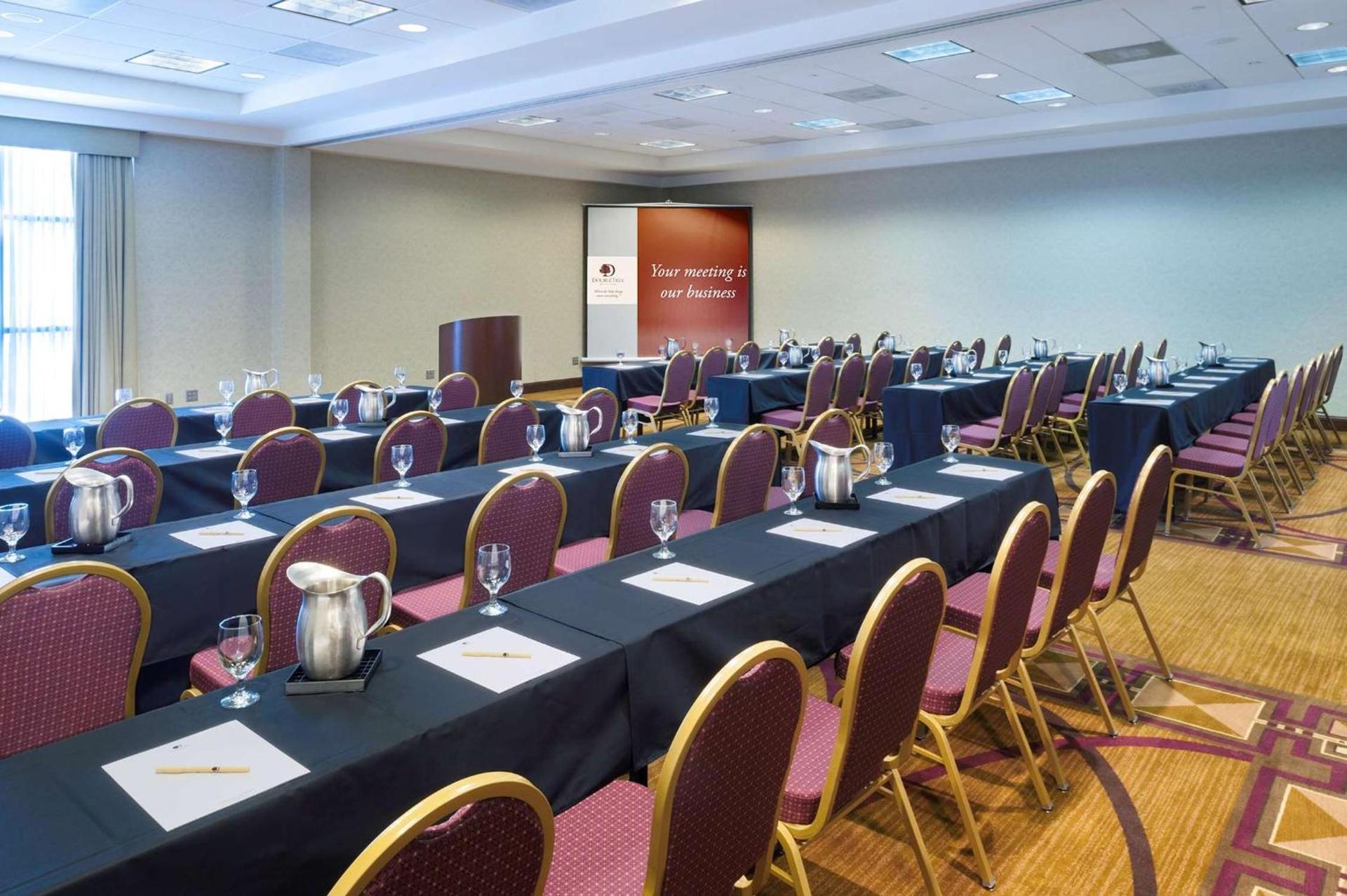 DoubleTree by Hilton Milwaukee/Brookfield photo 30