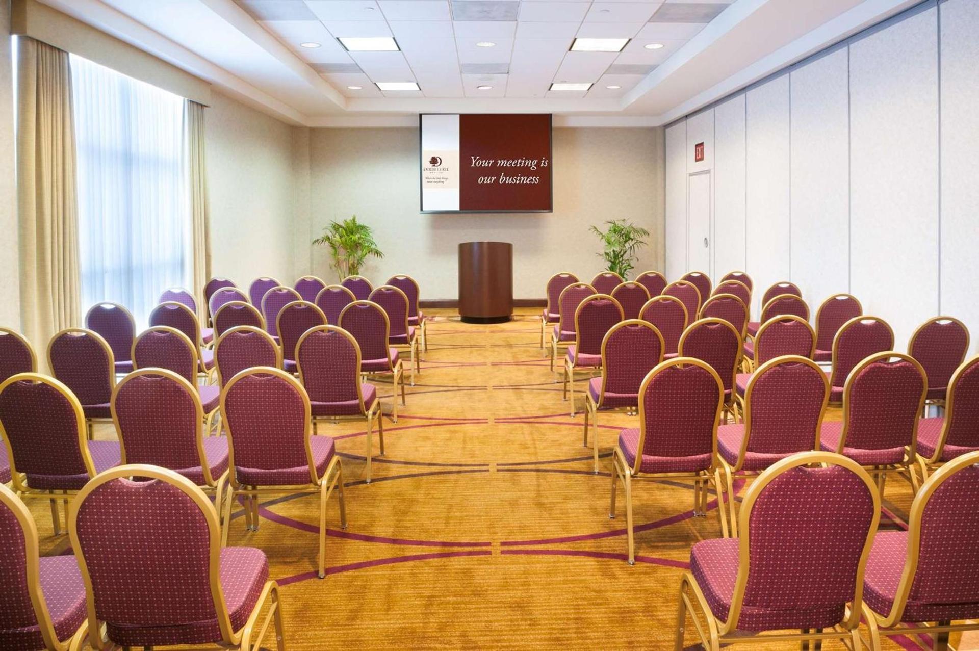 DoubleTree by Hilton Milwaukee/Brookfield photo 32