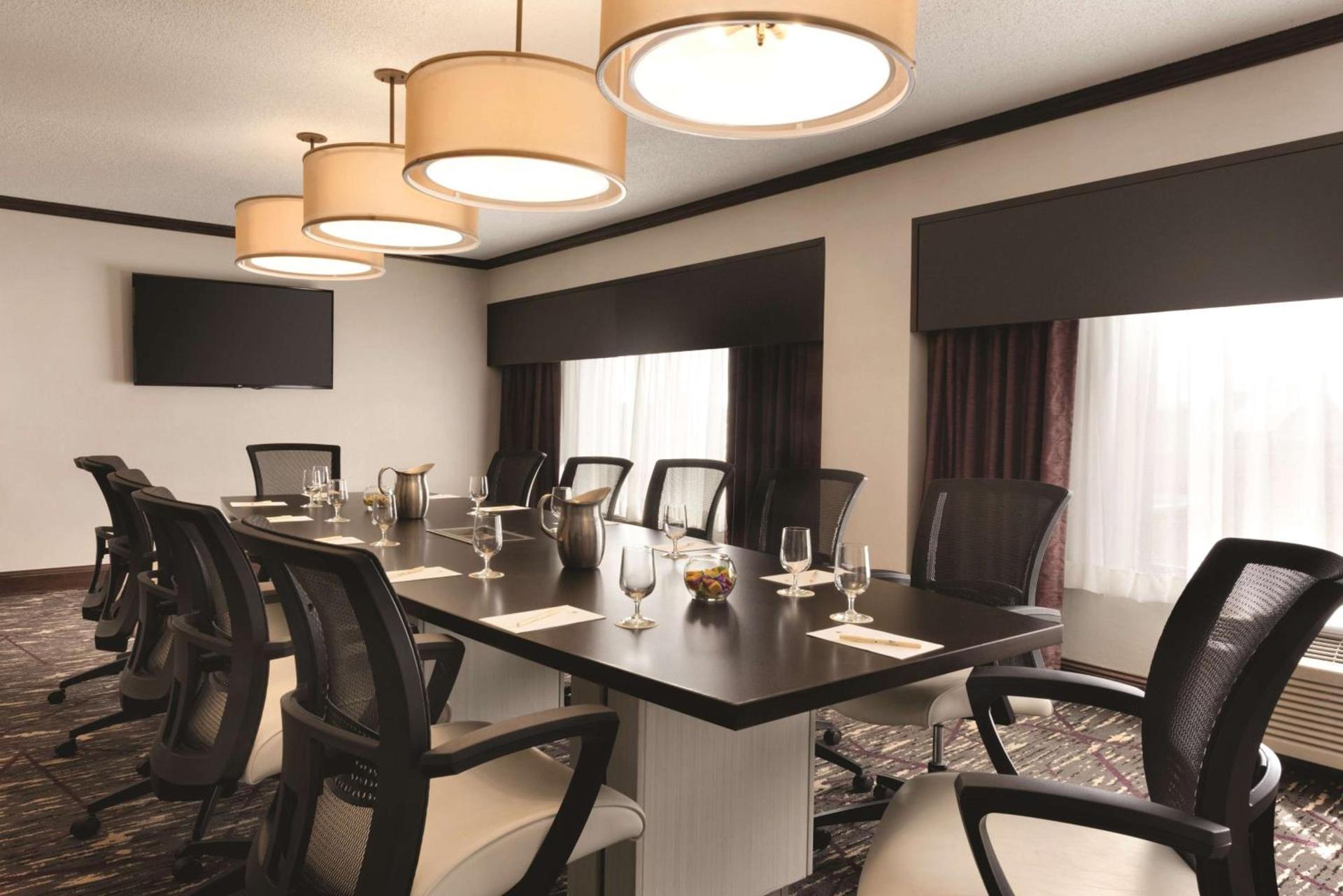 DoubleTree by Hilton Milwaukee/Brookfield photo 33