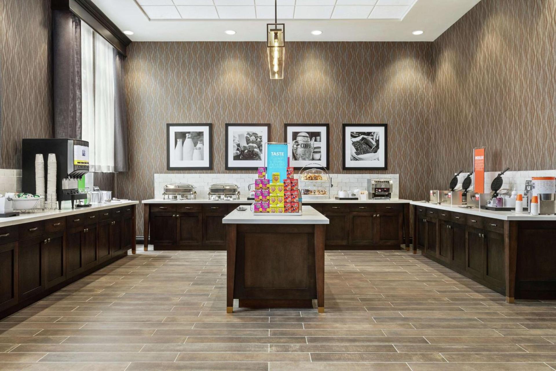 Hampton Inn Suites Kansas City Downtown Crossroads photo 12