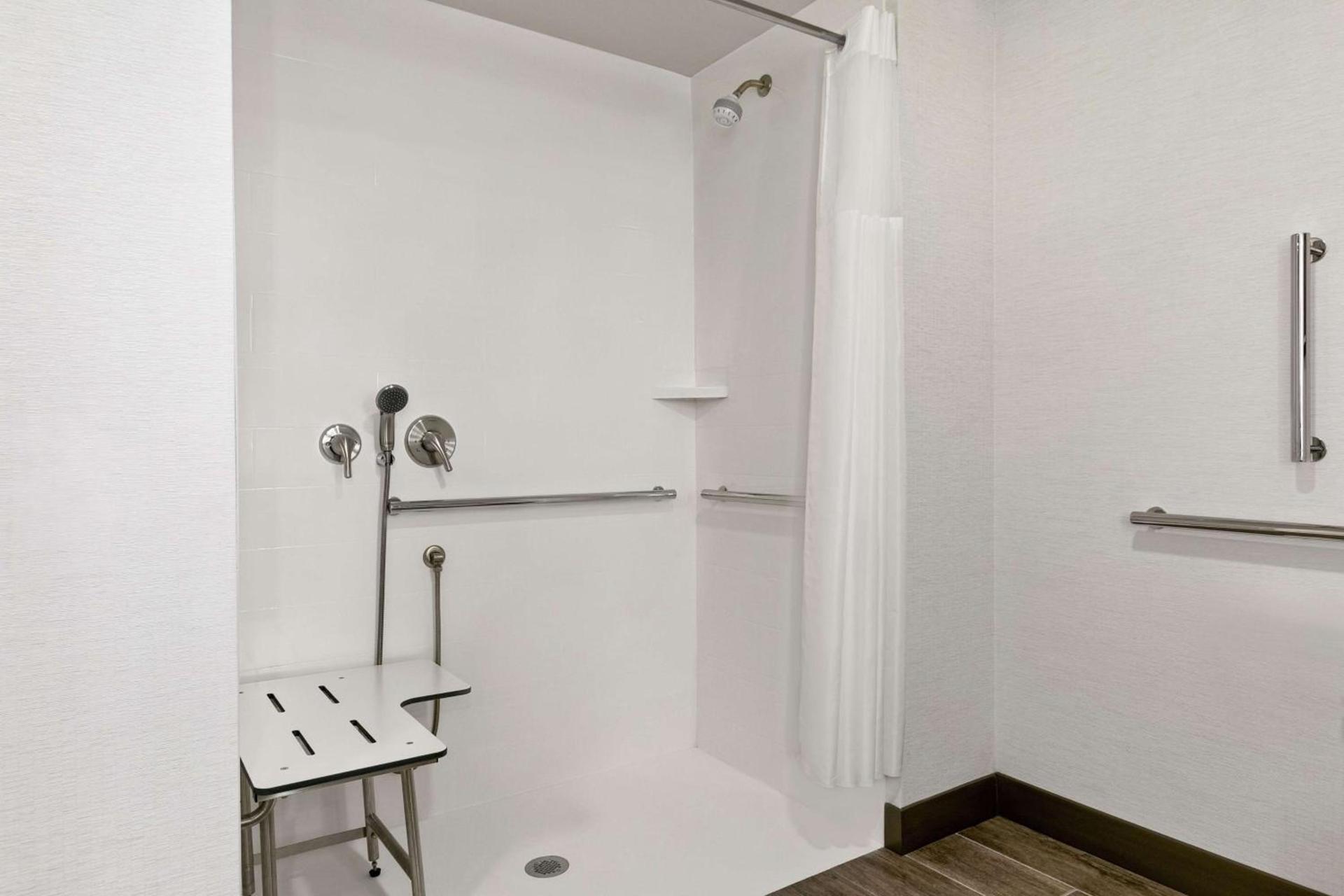 Hampton Inn Suites Kansas City Downtown Crossroads photo 28