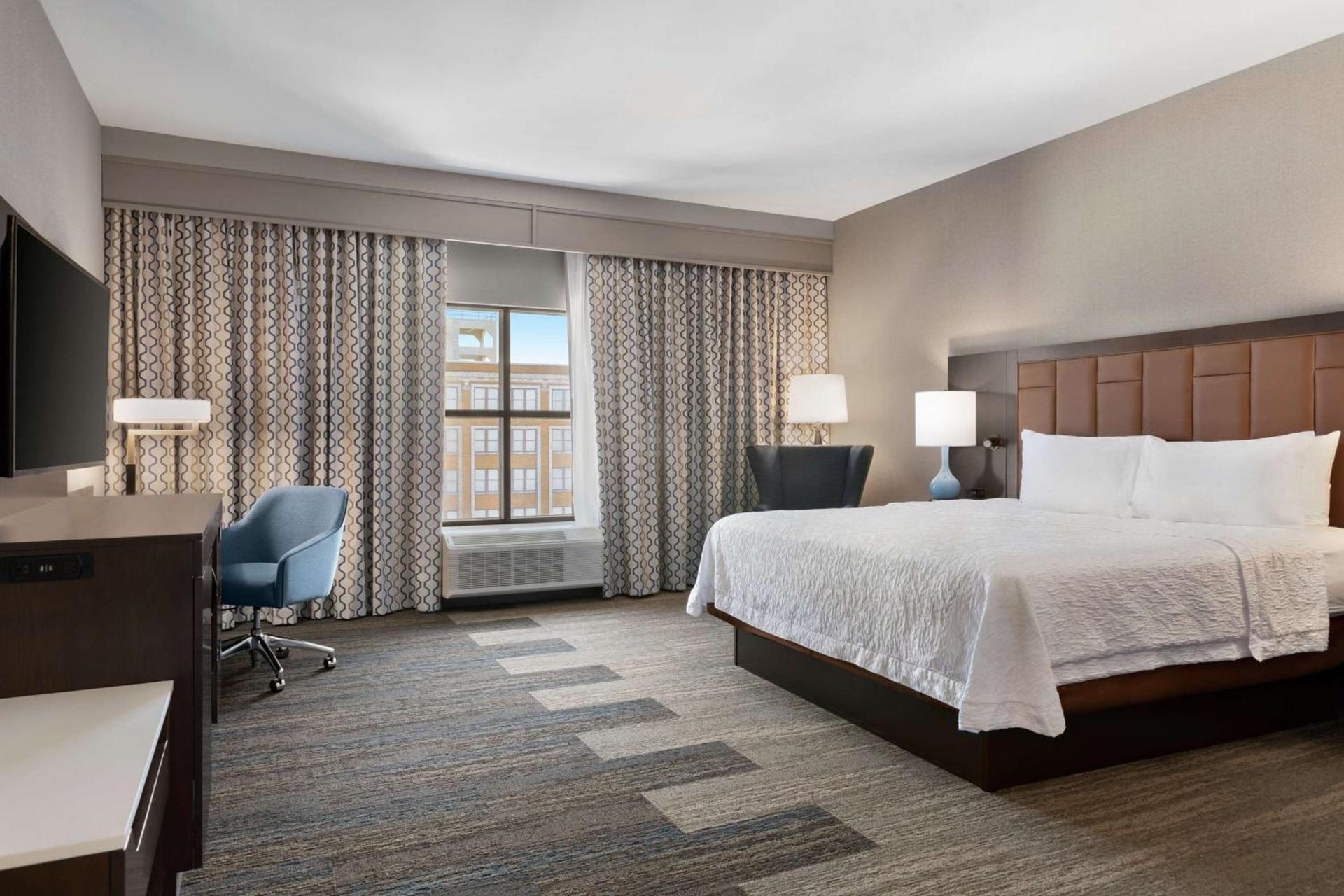 Hampton Inn Suites Kansas City Downtown Crossroads photo 21