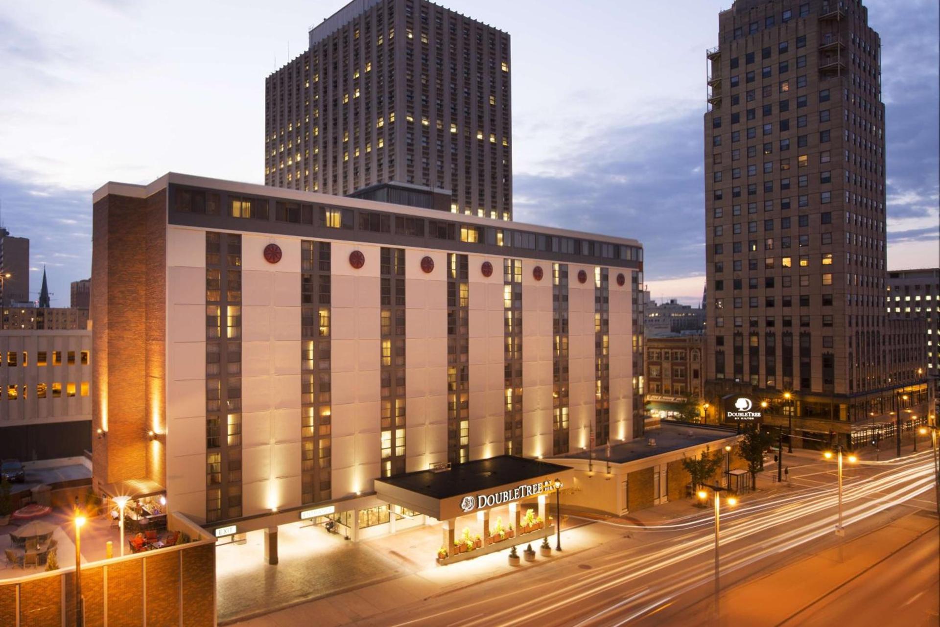 DoubleTree by Hilton Milwaukee Downtown — hotel in Milwaukee