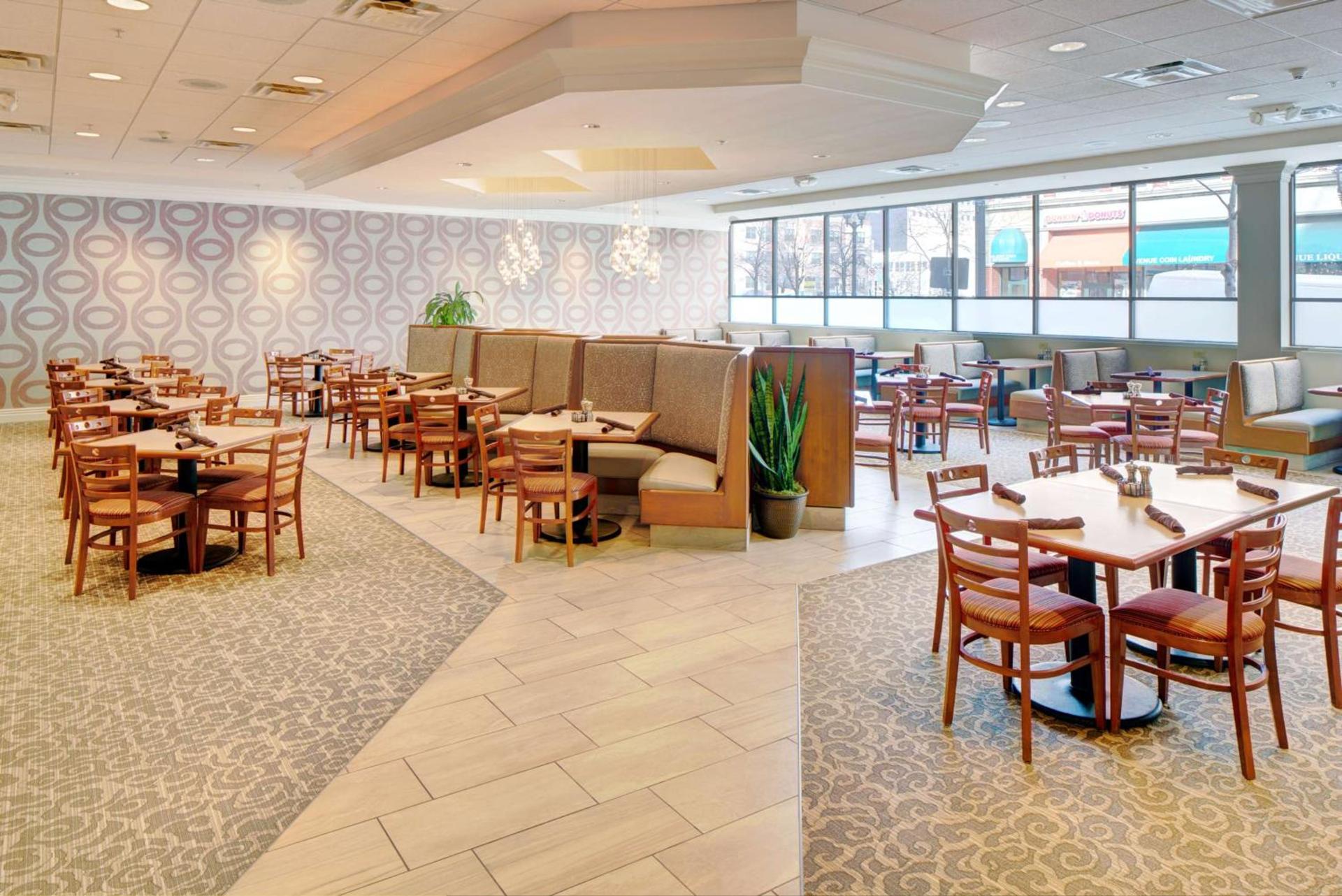 DoubleTree by Hilton Milwaukee Downtown photo 5