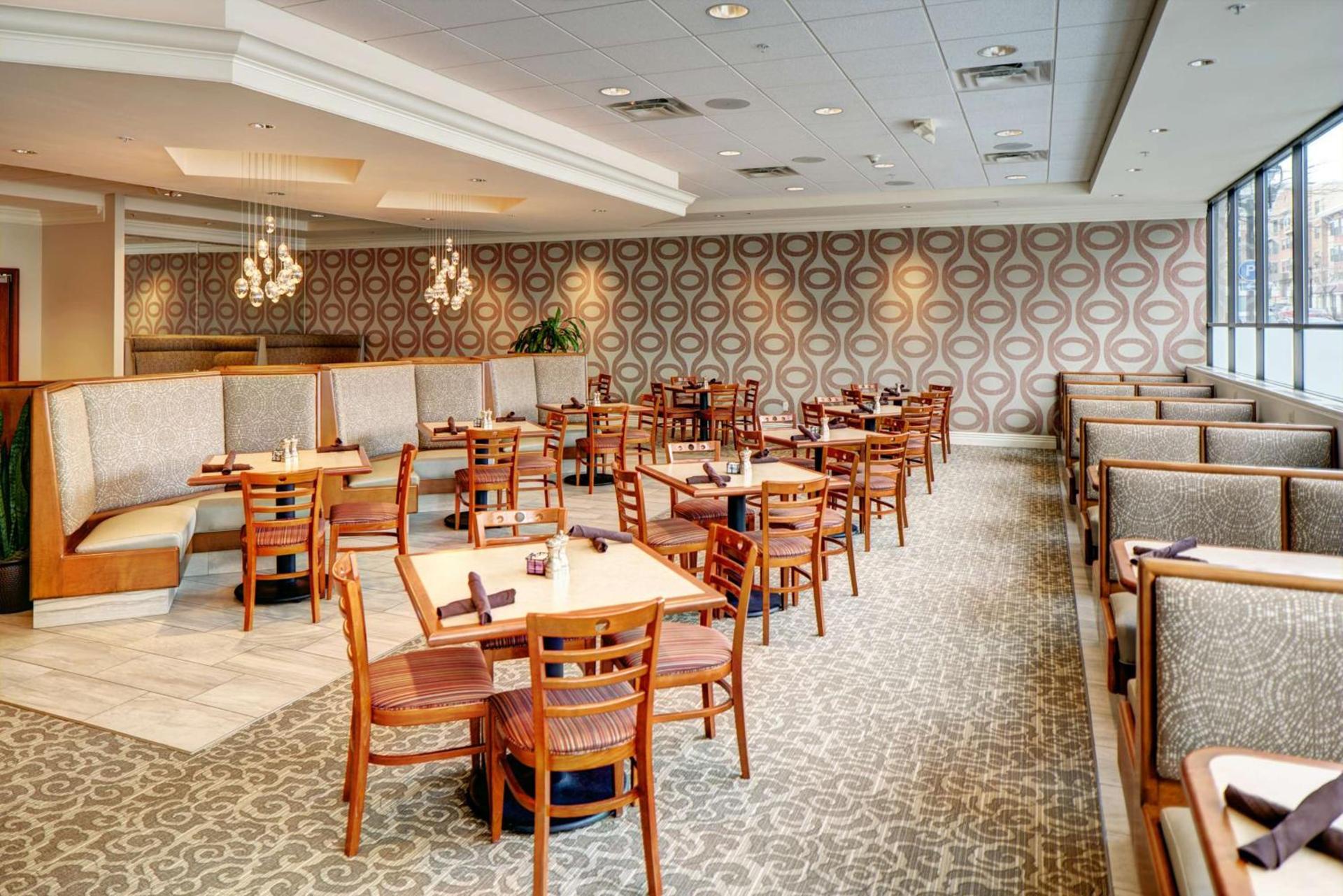 DoubleTree by Hilton Milwaukee Downtown photo 6