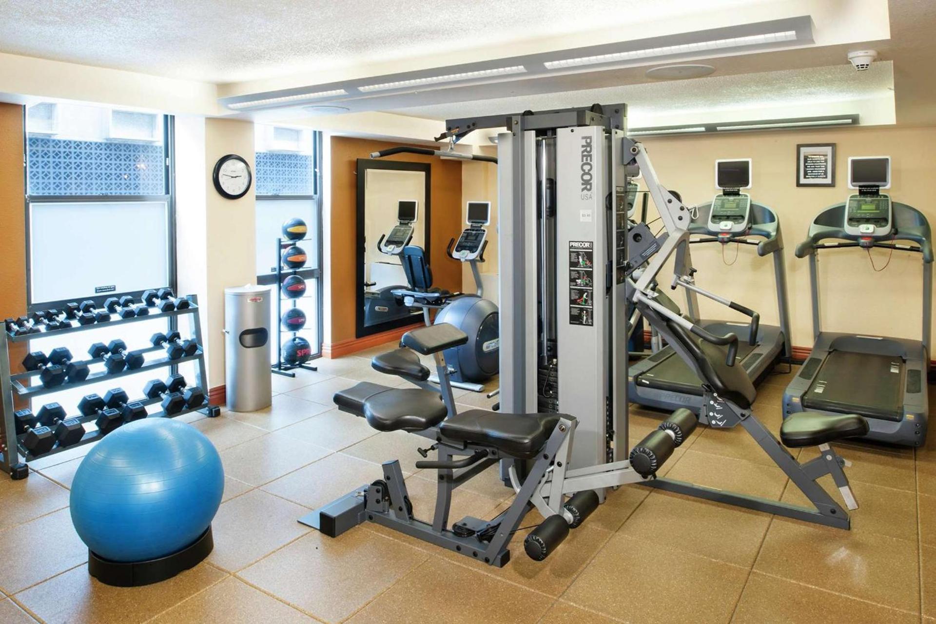 DoubleTree by Hilton Milwaukee Downtown photo 7