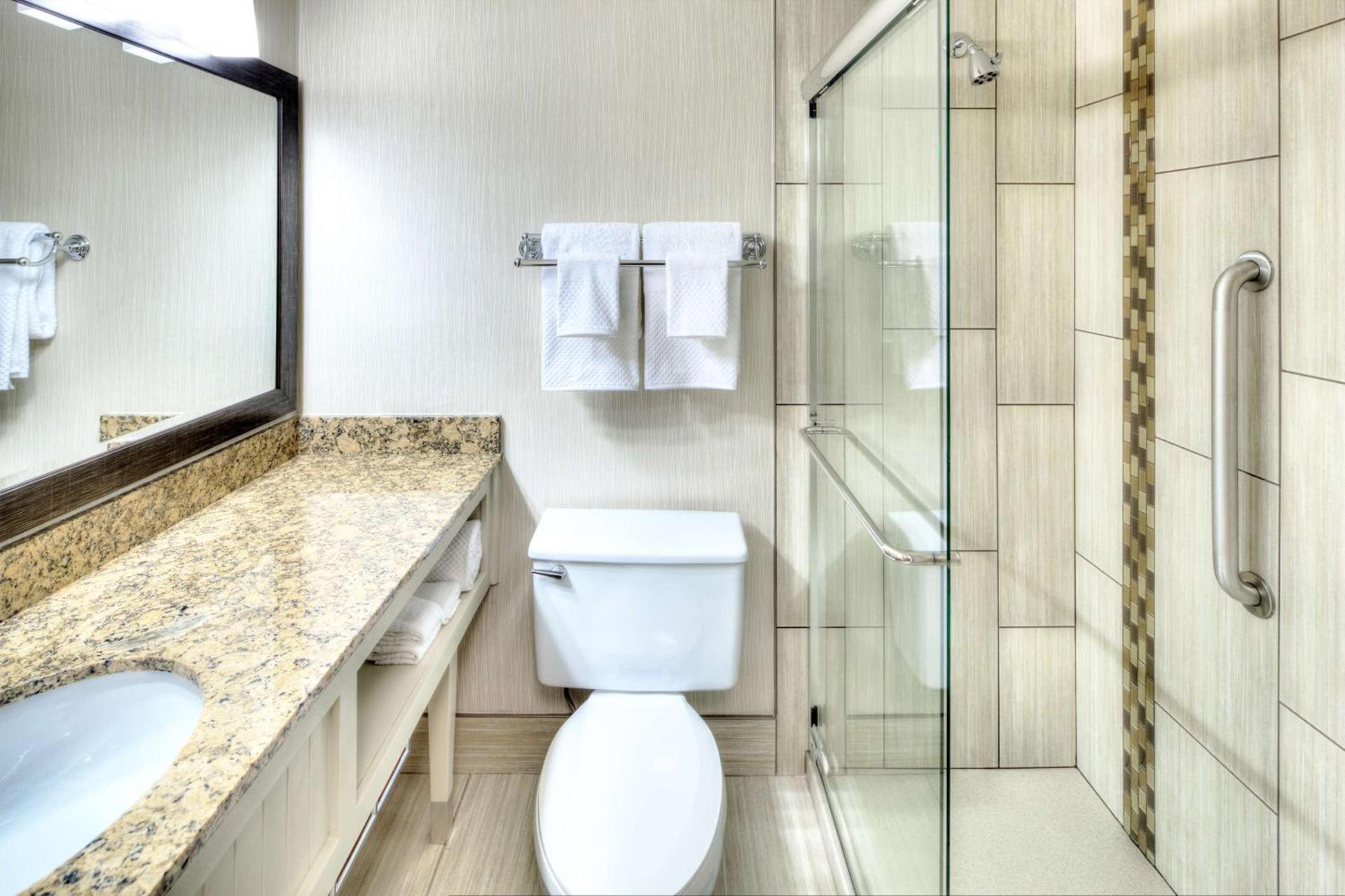 DoubleTree by Hilton Milwaukee Downtown photo 9