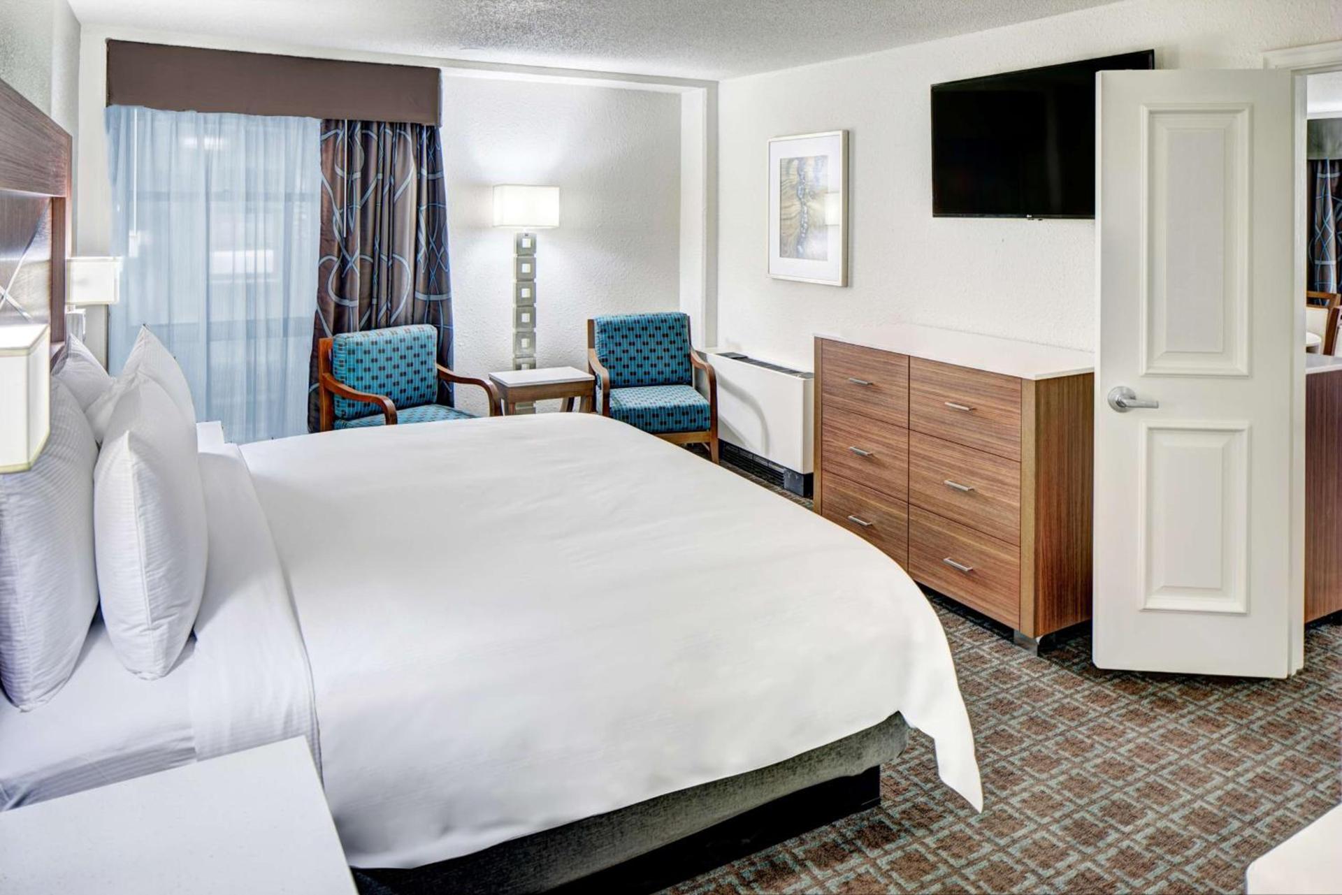 DoubleTree by Hilton Milwaukee Downtown photo 13