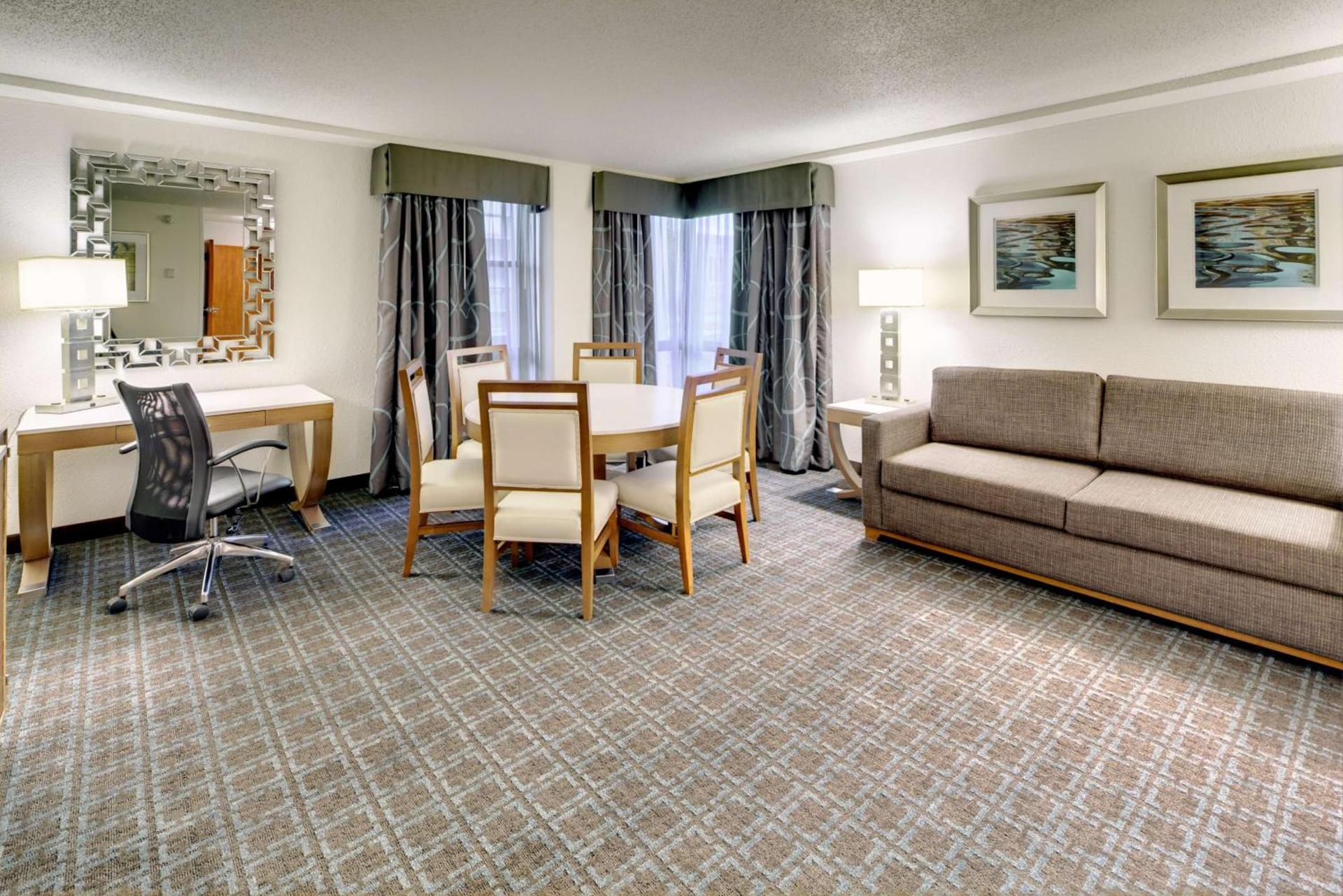 DoubleTree by Hilton Milwaukee Downtown photo 19