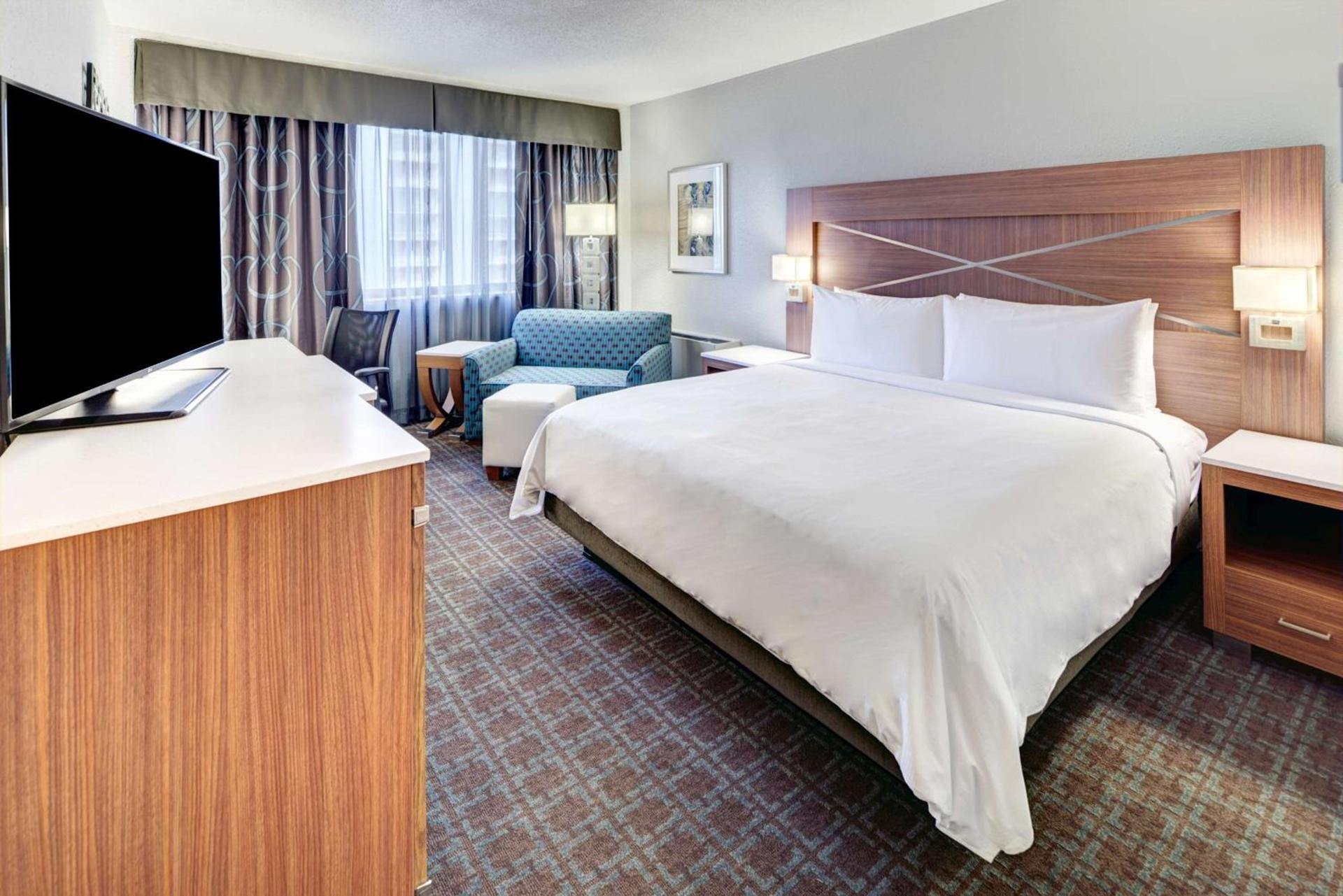 DoubleTree by Hilton Milwaukee Downtown photo 23
