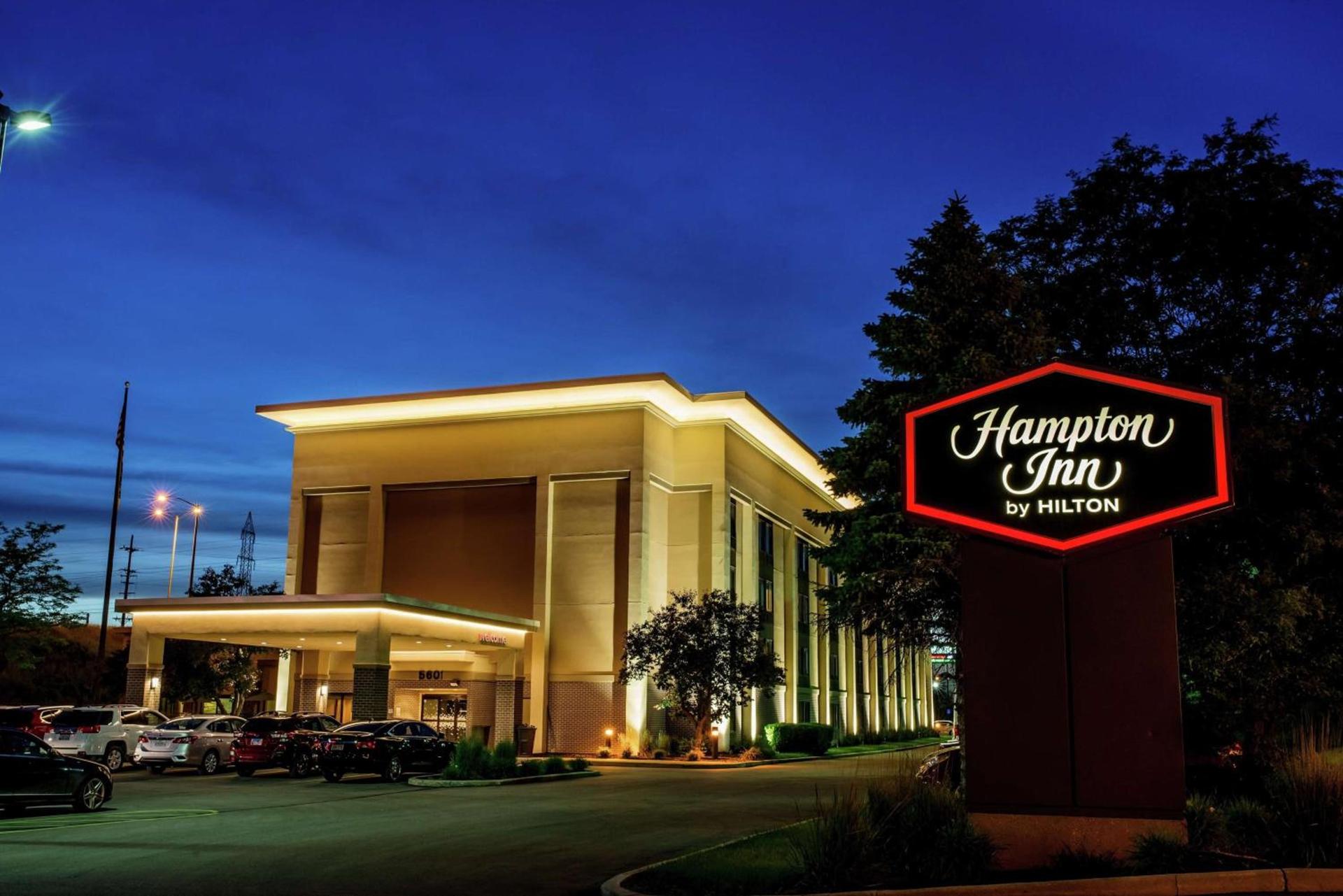 Hampton Inn Milwaukee Northwest photo 2