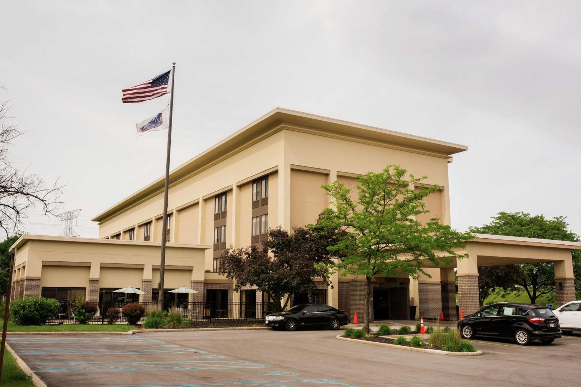 Hampton Inn Milwaukee Northwest photo 3