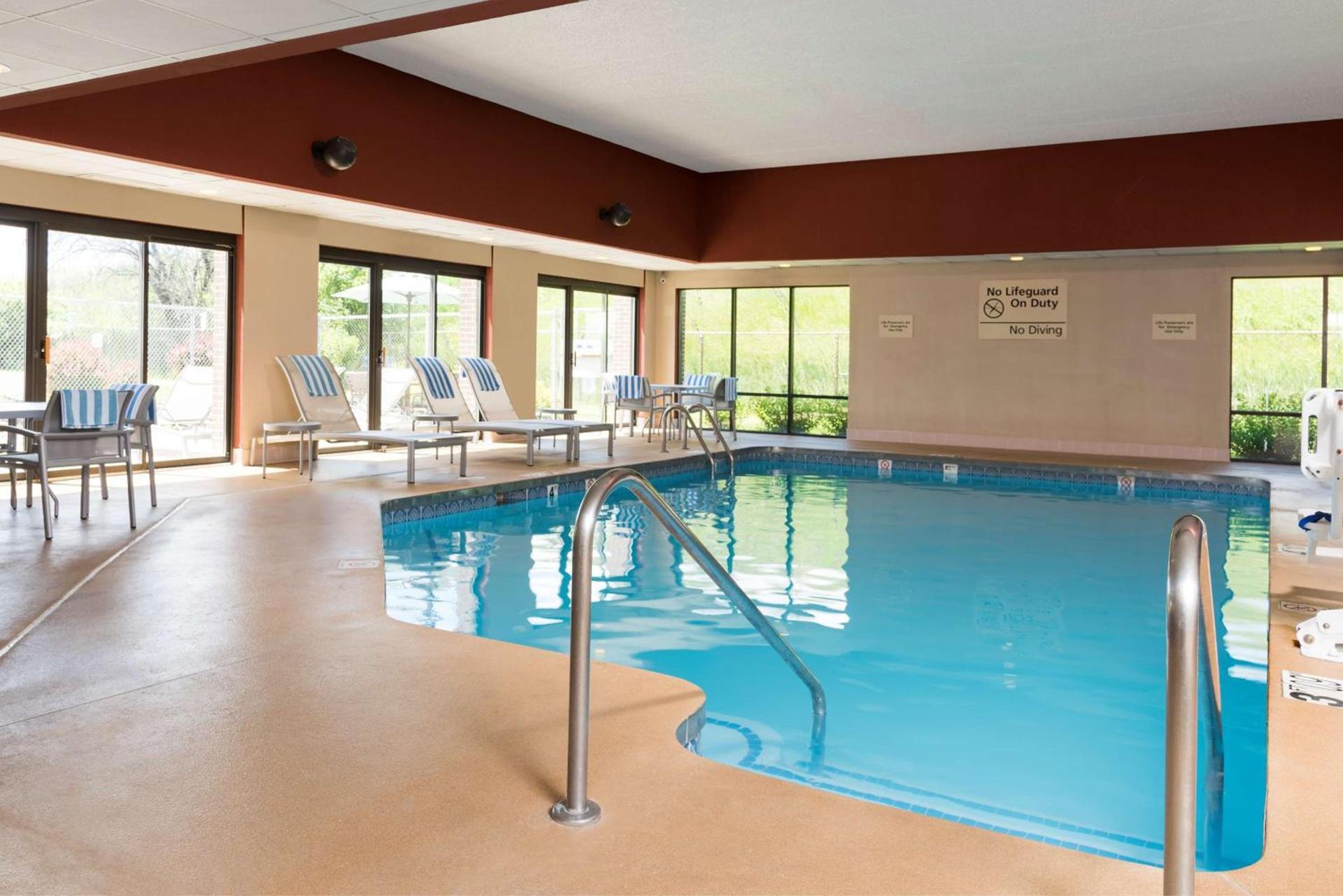 Hampton Inn Milwaukee Northwest photo 6