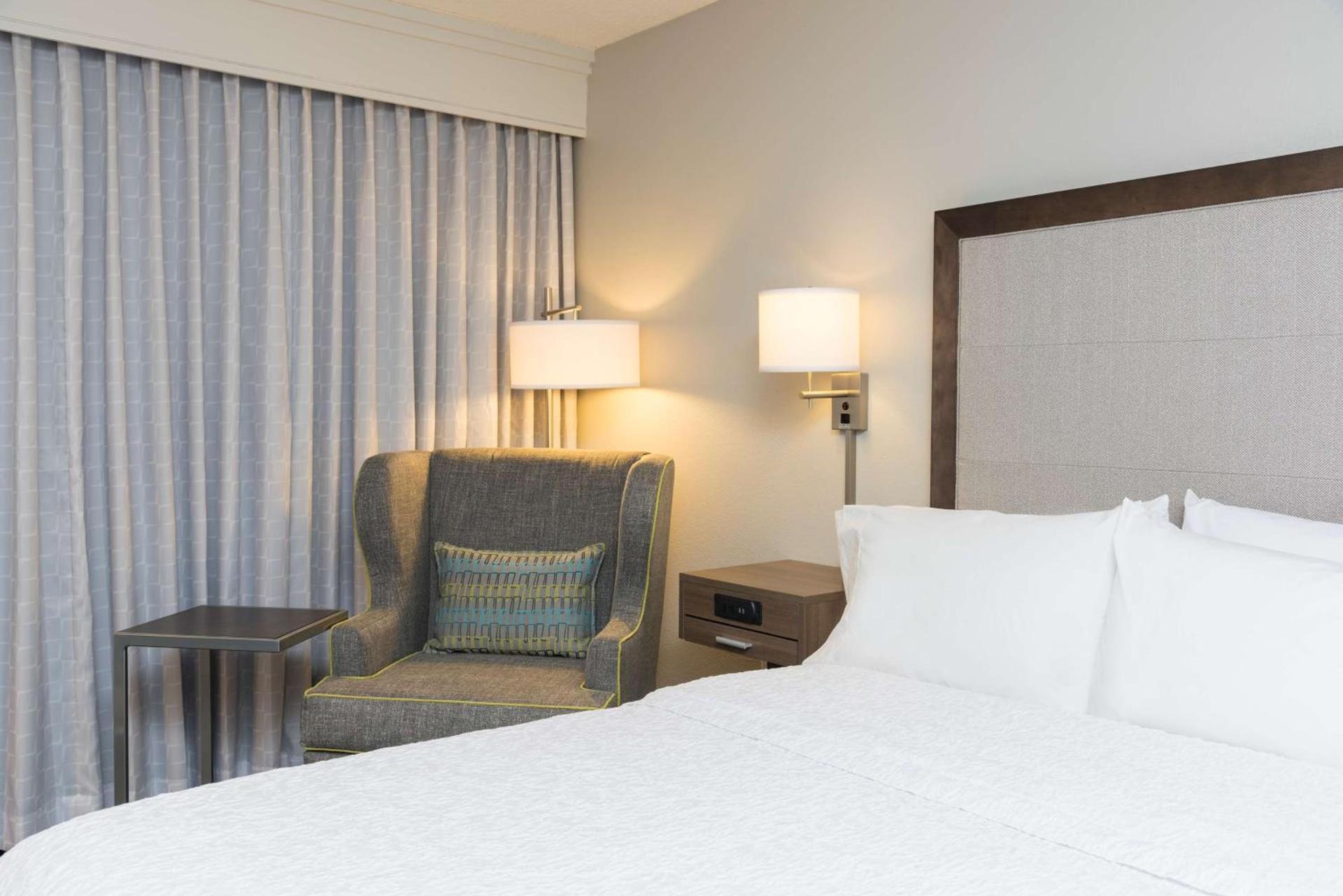 Hampton Inn Milwaukee Northwest photo 15