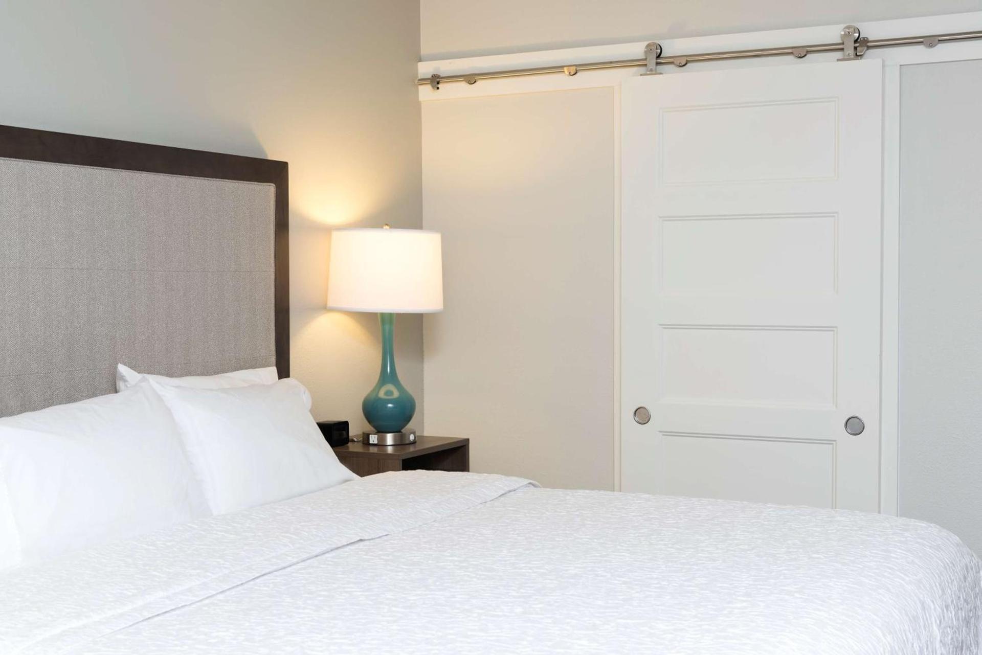 Hampton Inn Milwaukee Northwest photo 16