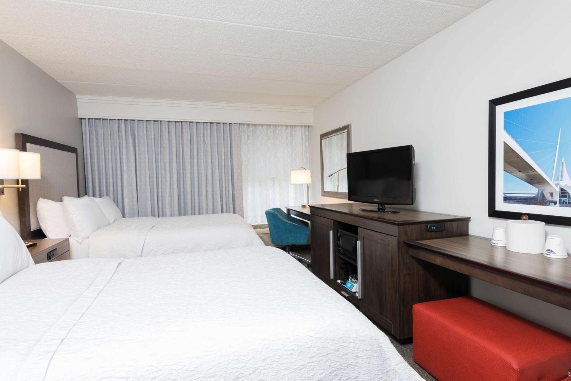 Hampton Inn Milwaukee Northwest photo 17