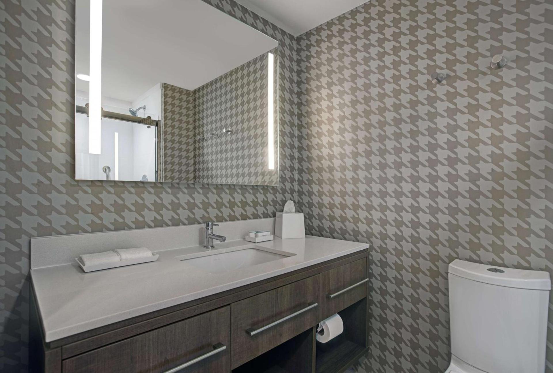 Home2 Suites By Hilton Milwaukee Downtown photo 18