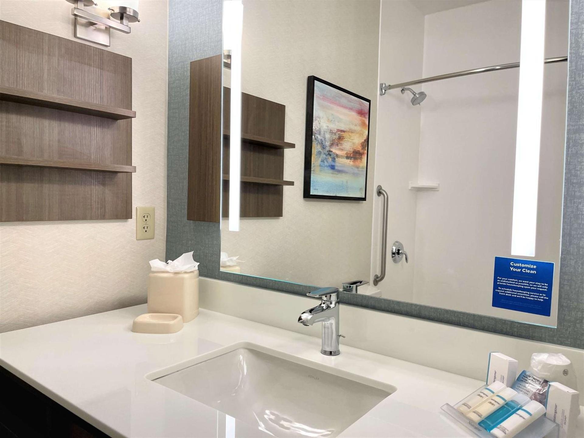 Hilton Garden Inn Oconomowoc photo 18