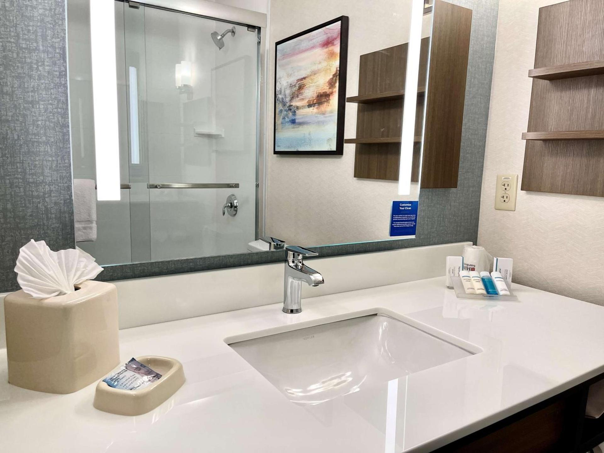 Hilton Garden Inn Oconomowoc photo 25