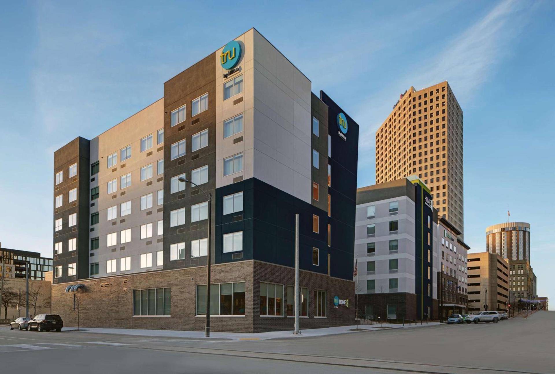 Tru By Hilton Milwaukee Downtown, WI photo 1