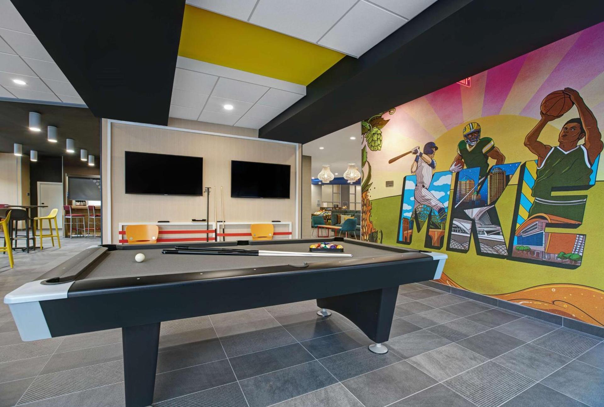 Tru By Hilton Milwaukee Downtown, WI photo 9