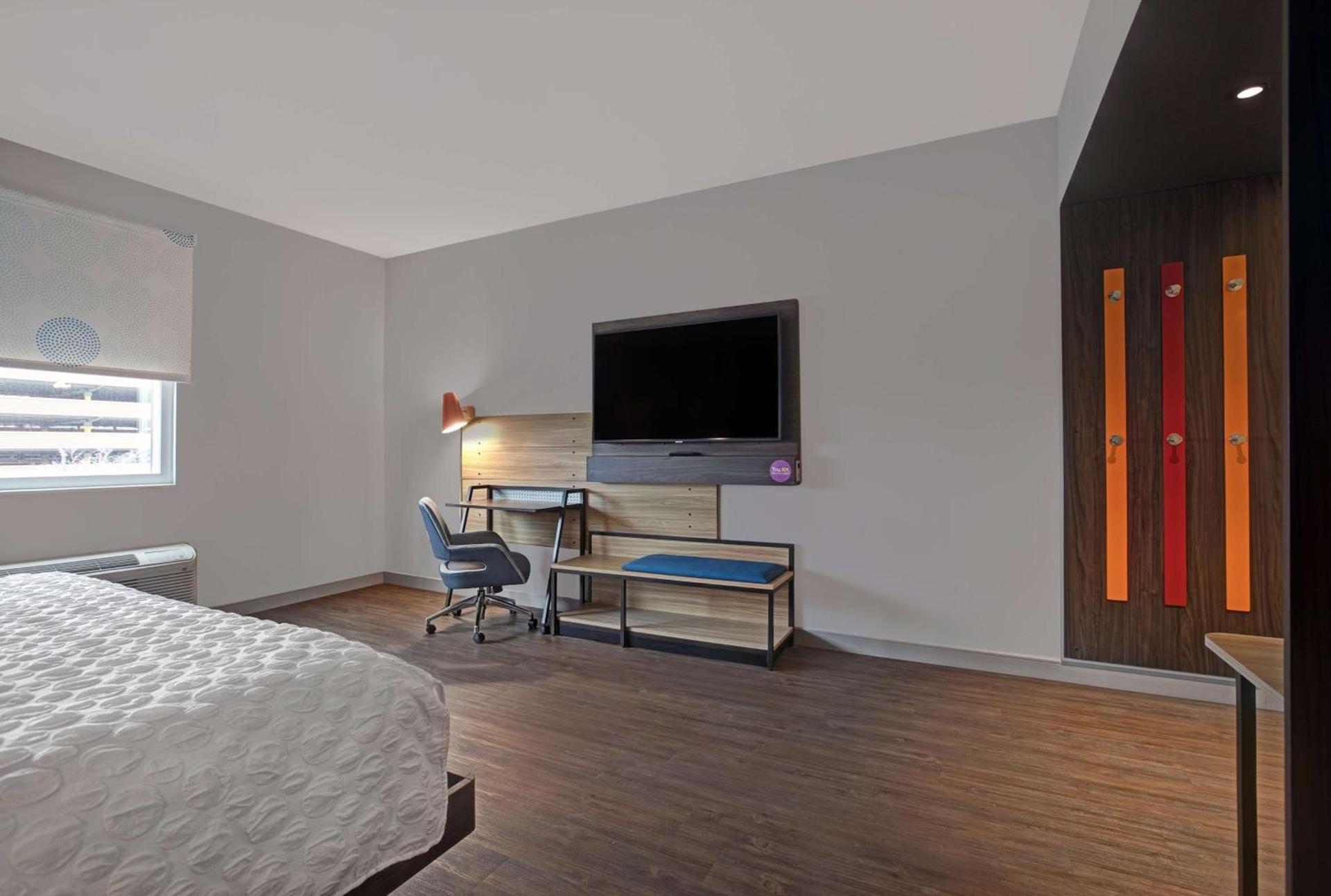Tru By Hilton Milwaukee Downtown, WI photo 31