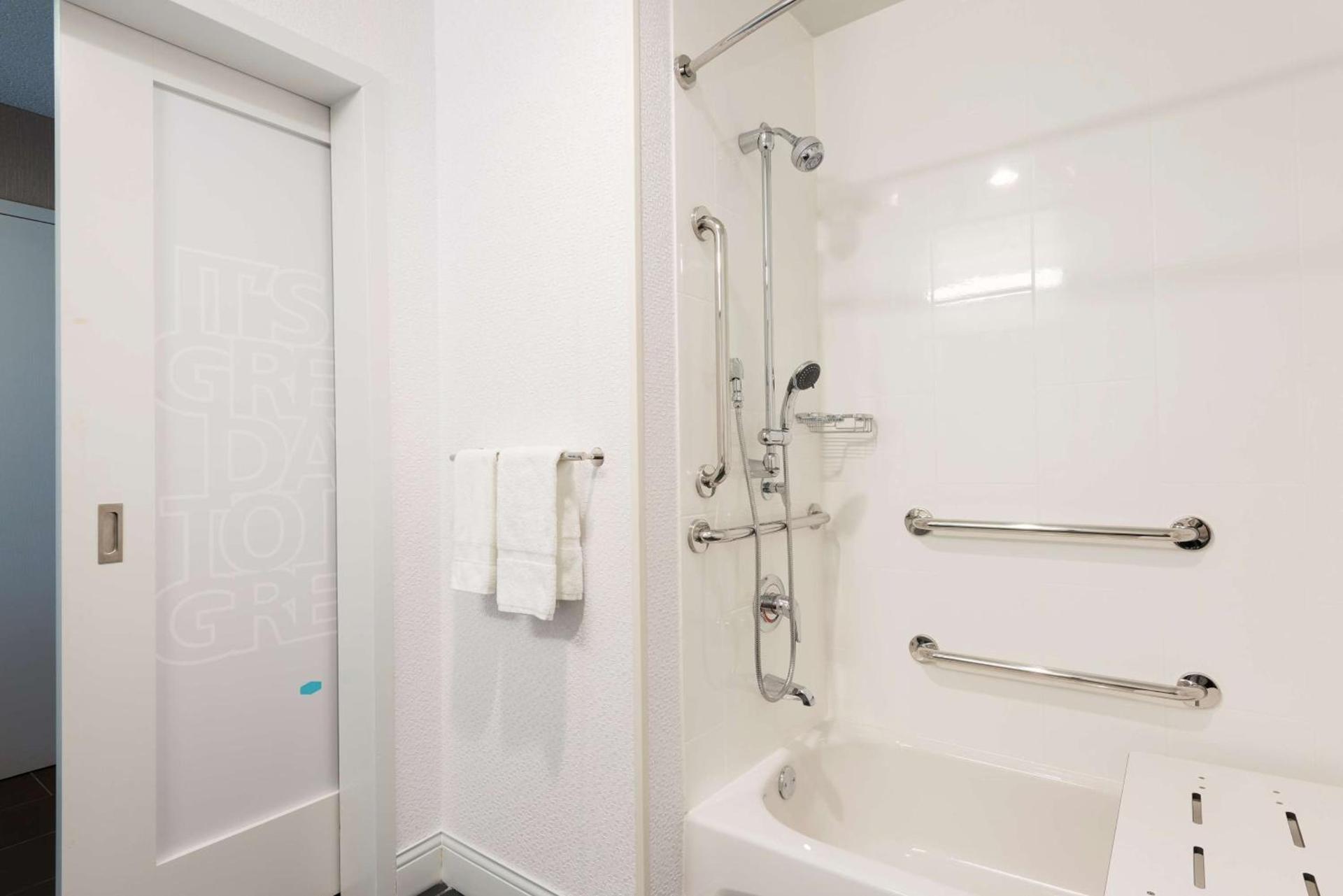 Hampton Inn Midland photo 21