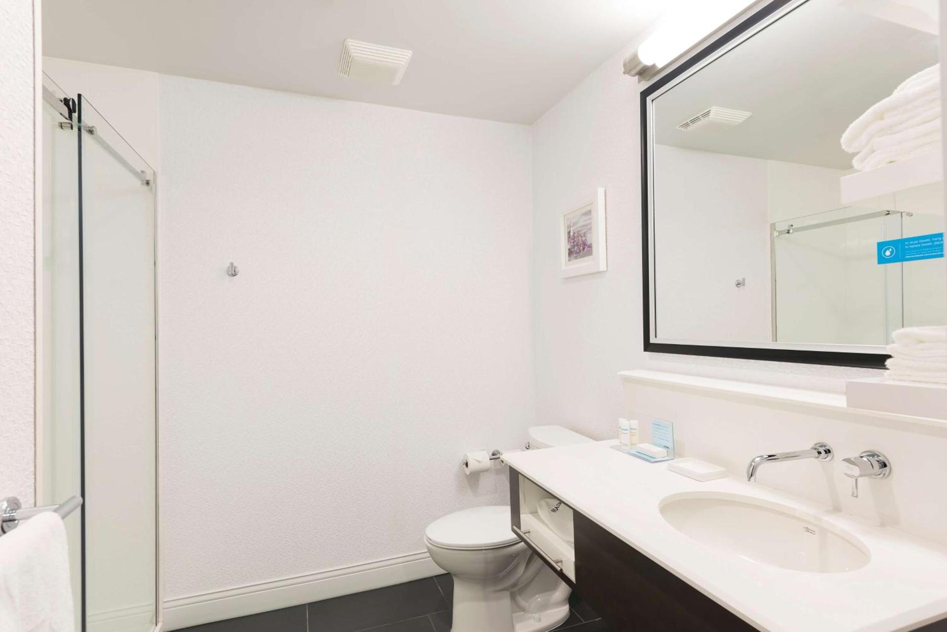 Hampton Inn Midland photo 30