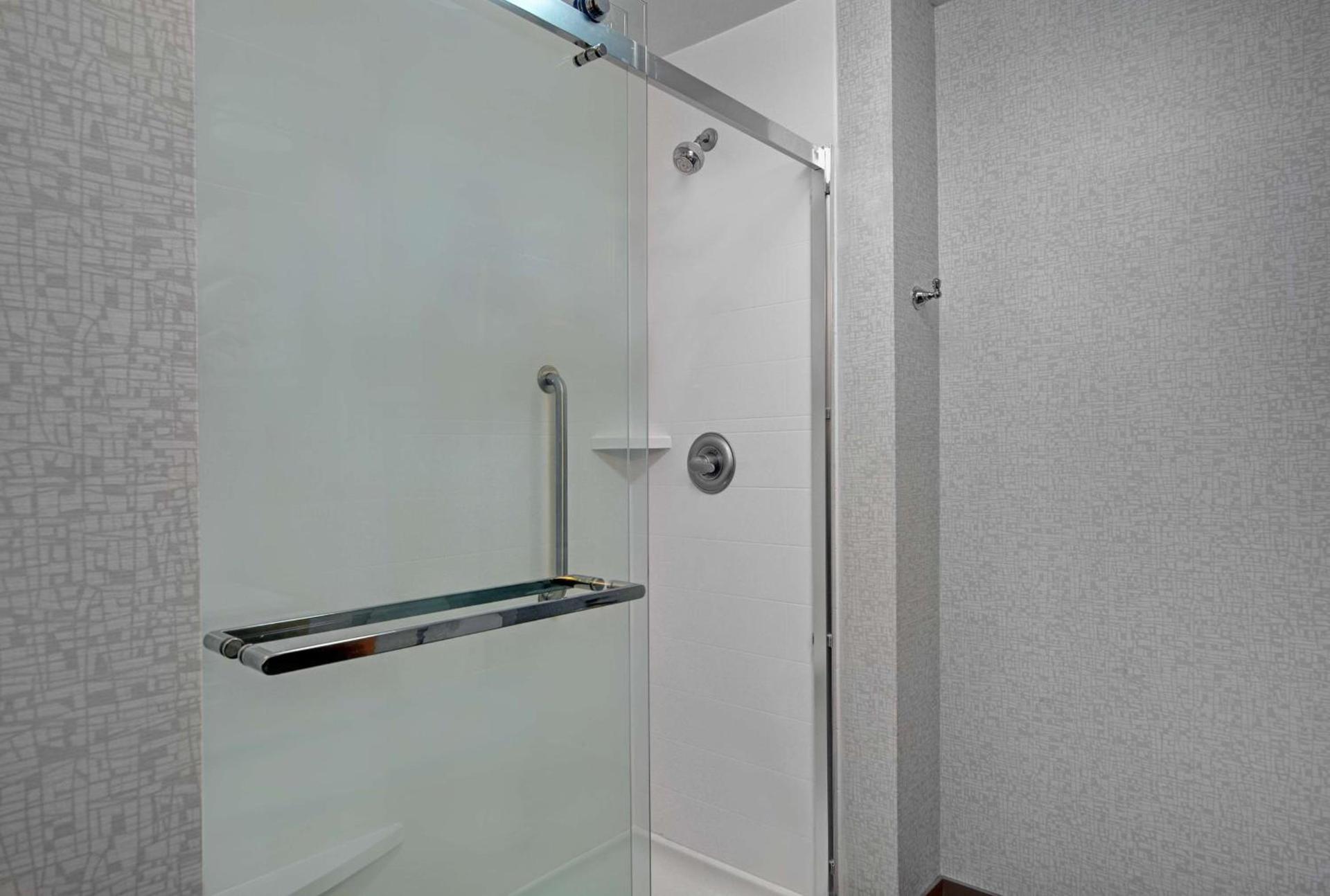 Hampton Inn Charlotte Monroe photo 32